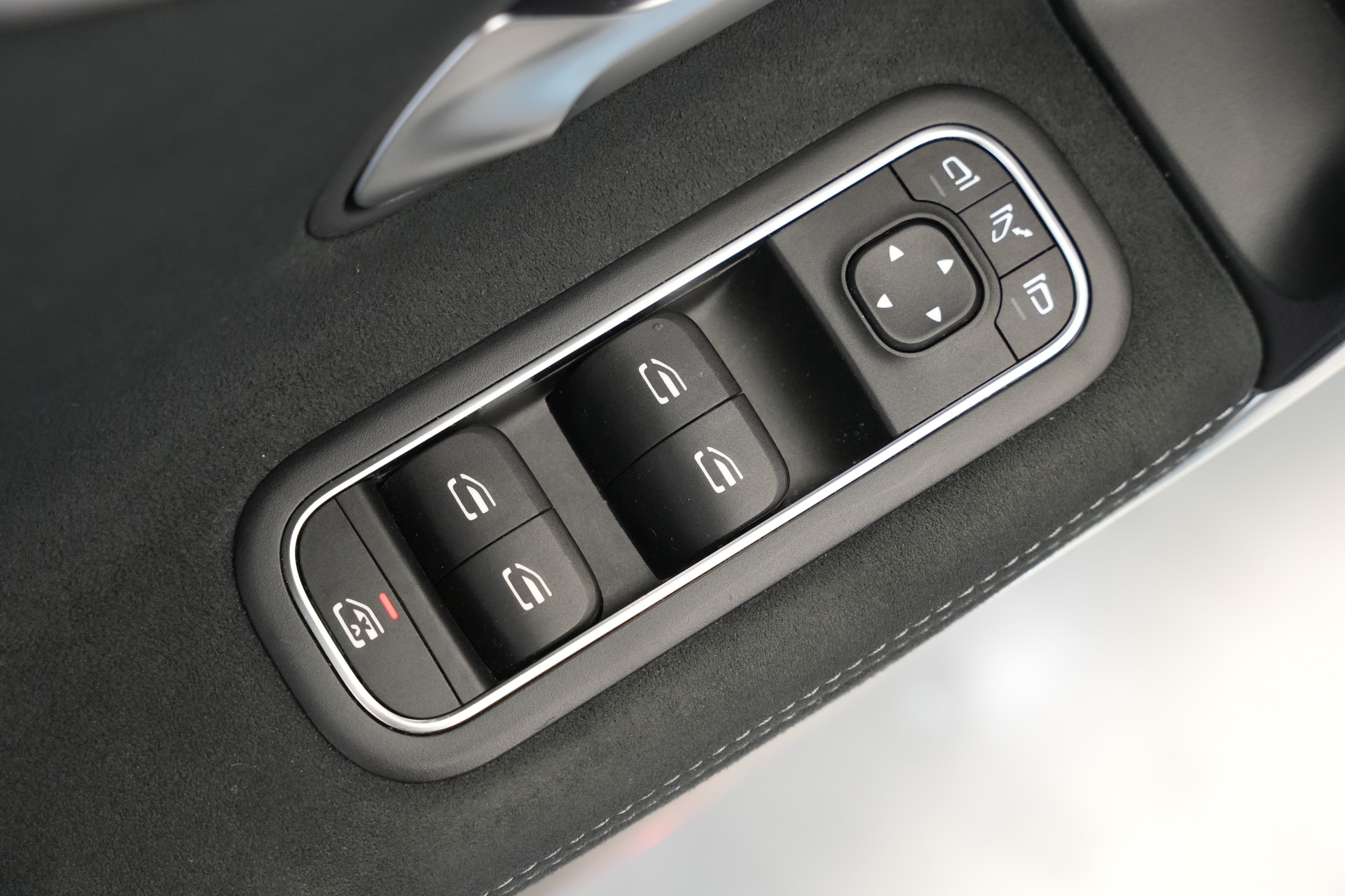 MERCEDES-BENZ CLA 200 AMG Line 7G-DCT-image-18
