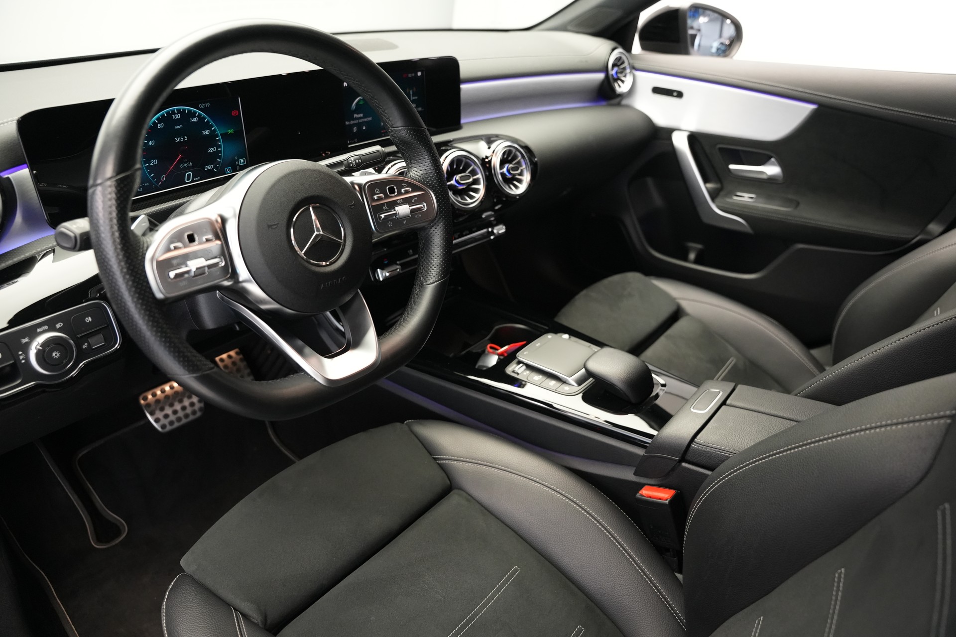 MERCEDES-BENZ CLA 200 AMG Line 7G-DCT-image-10