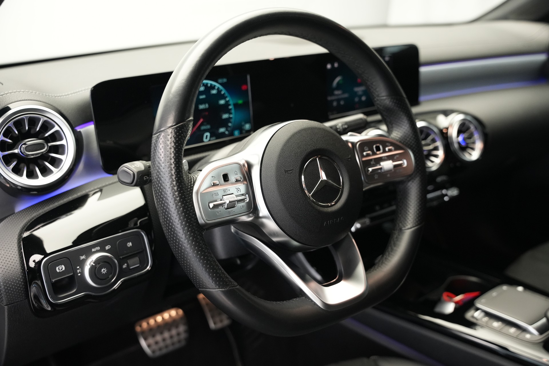 MERCEDES-BENZ CLA 200 AMG Line 7G-DCT-image-20