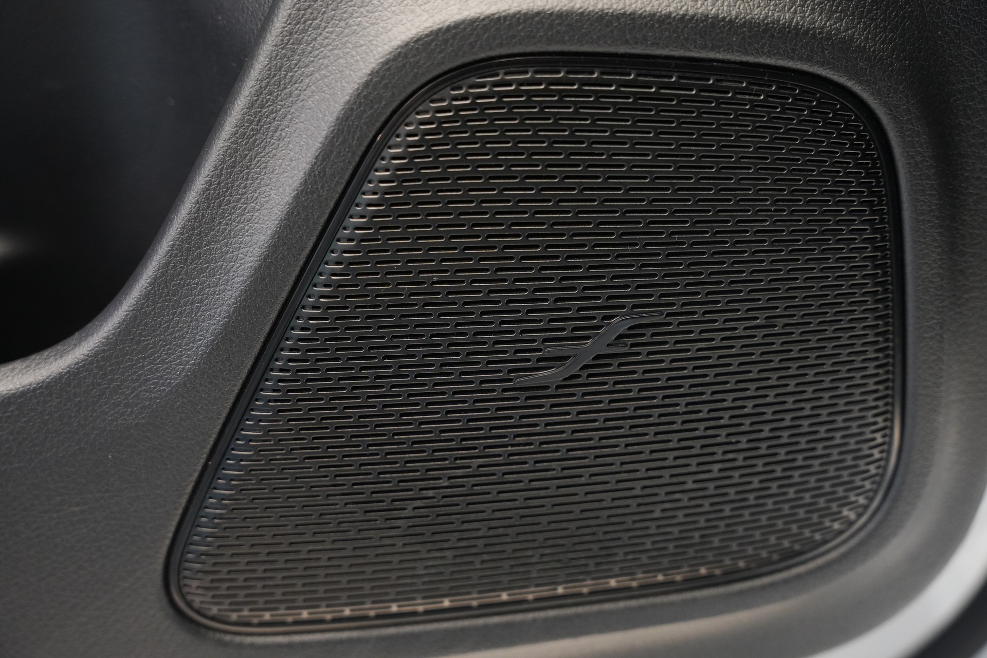 MERCEDES-BENZ CLA 200 AMG Line 7G-DCT-image-17