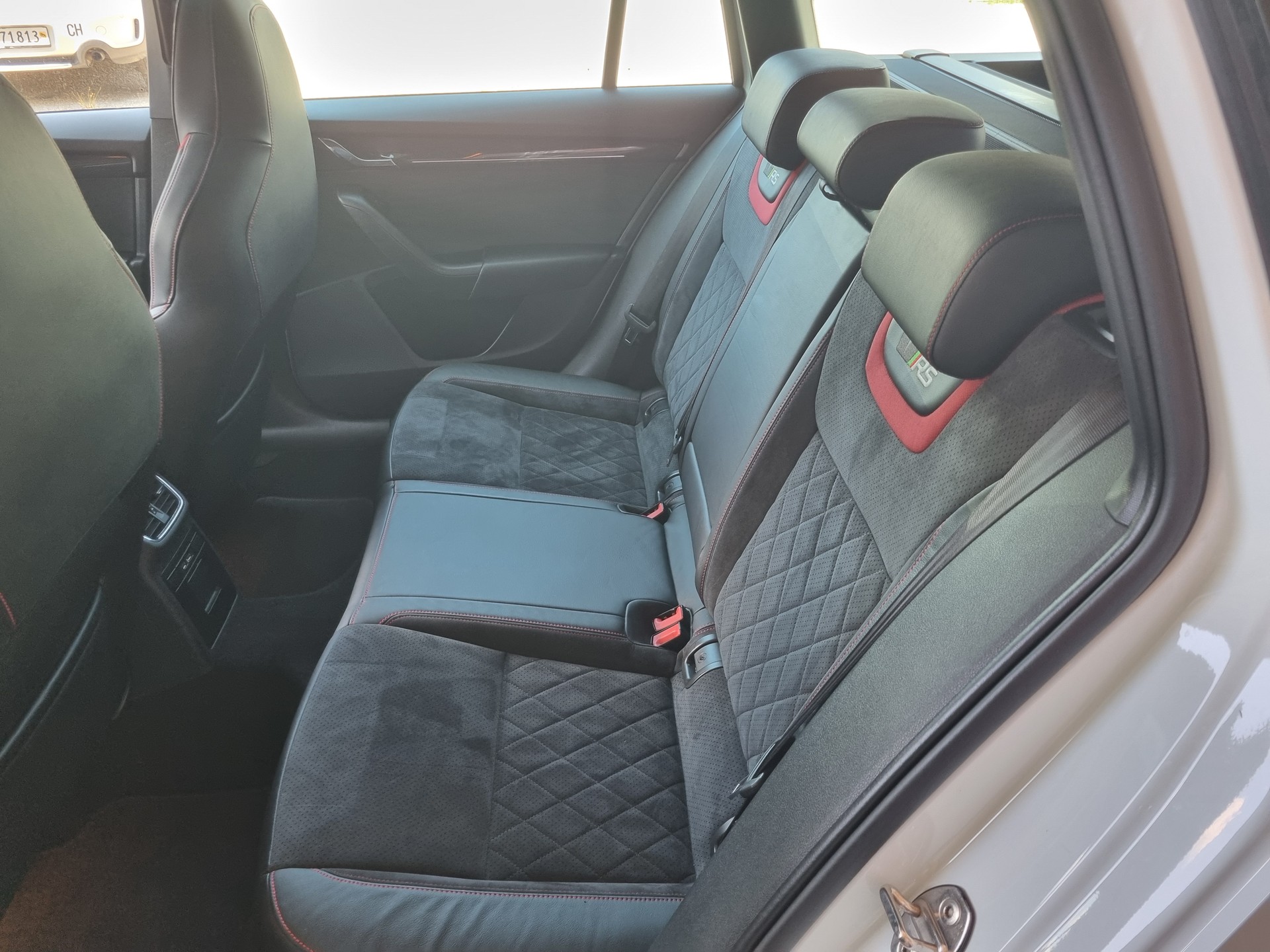 SKODA Octavia Combi 2.0 TSI RS DSG-image-9