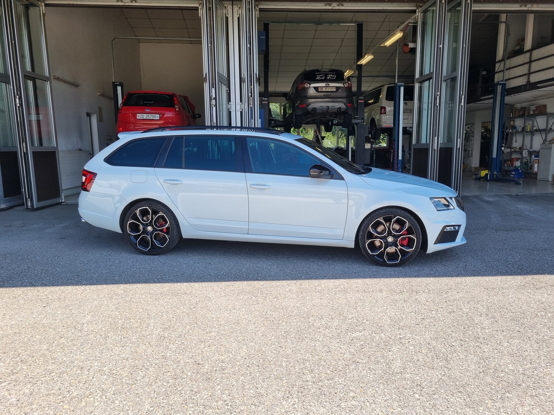 SKODA Octavia Combi 2.0 TSI RS DSG-showroom-element-2