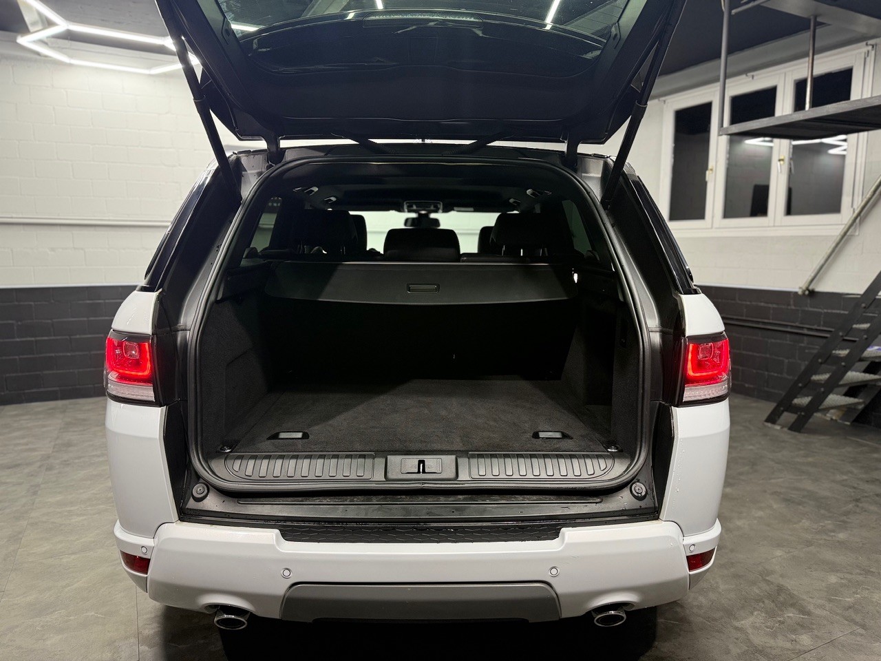 LAND ROVER Range Rover Sport 3.0 SDV6 SE Automatic-image-16