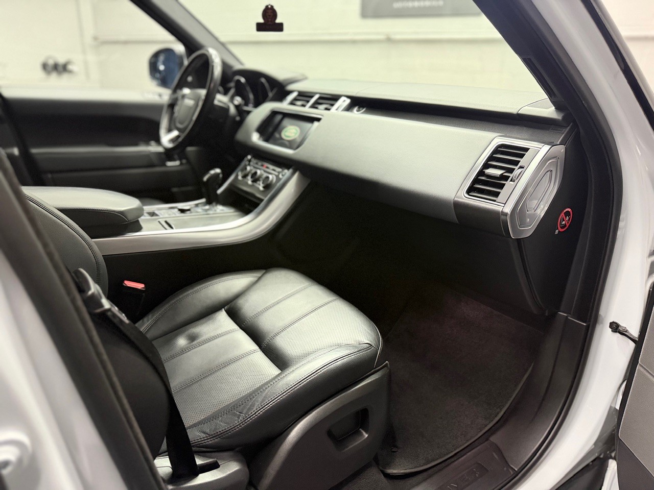 LAND ROVER Range Rover Sport 3.0 SDV6 SE Automatic-image-18