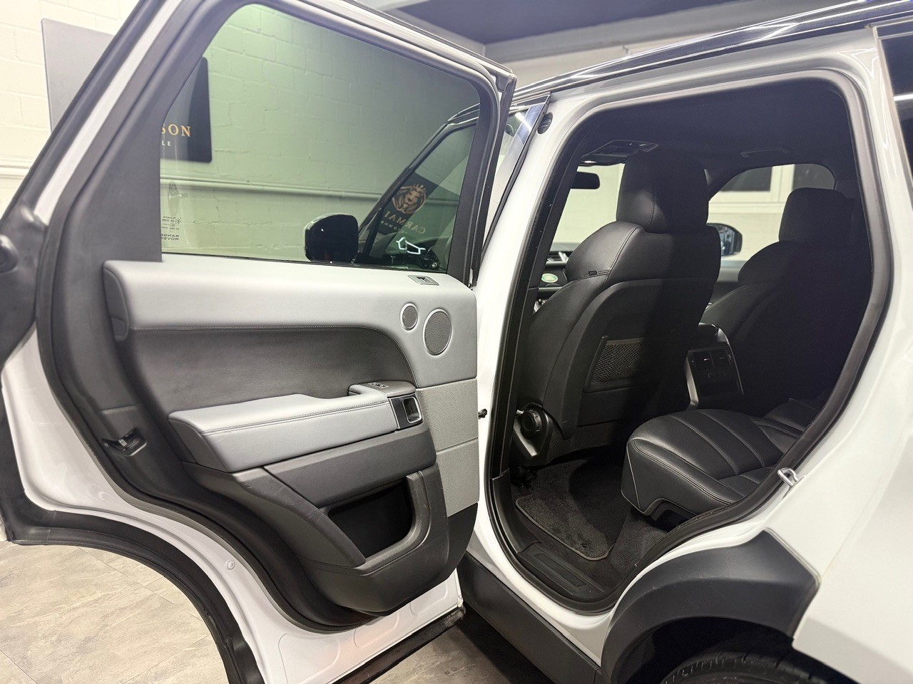 LAND ROVER Range Rover Sport 3.0 SDV6 SE Automatic-image-14