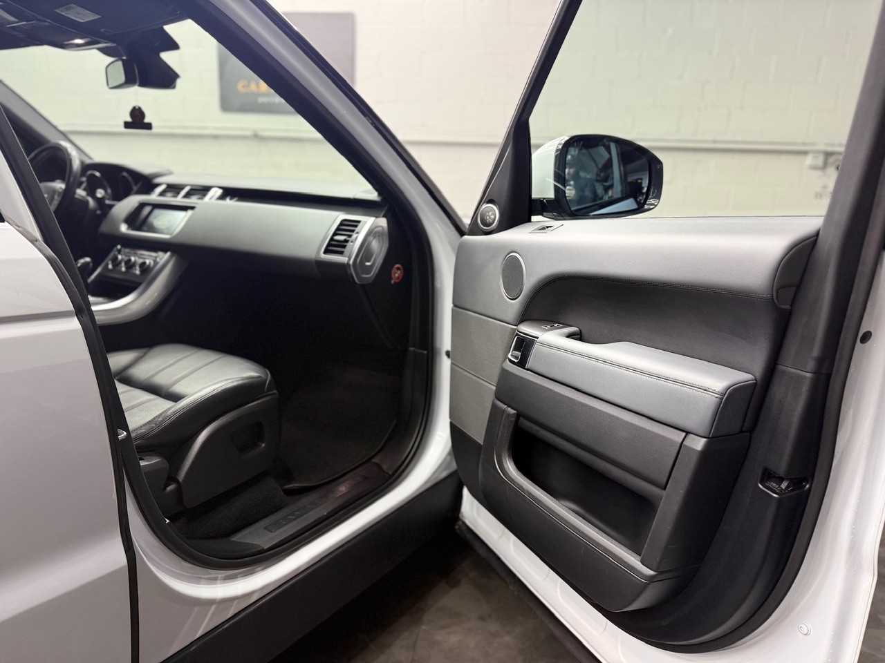 LAND ROVER Range Rover Sport 3.0 SDV6 SE Automatic-image-17