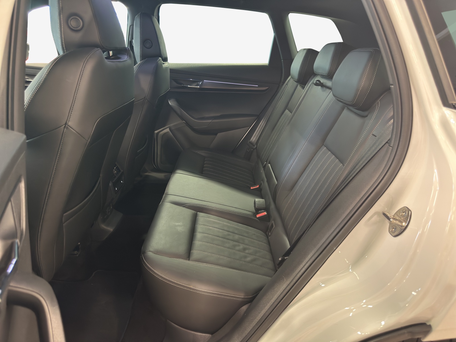 SKODA Karoq 2.0 TSI SportLine 4x4 DSG-image-11