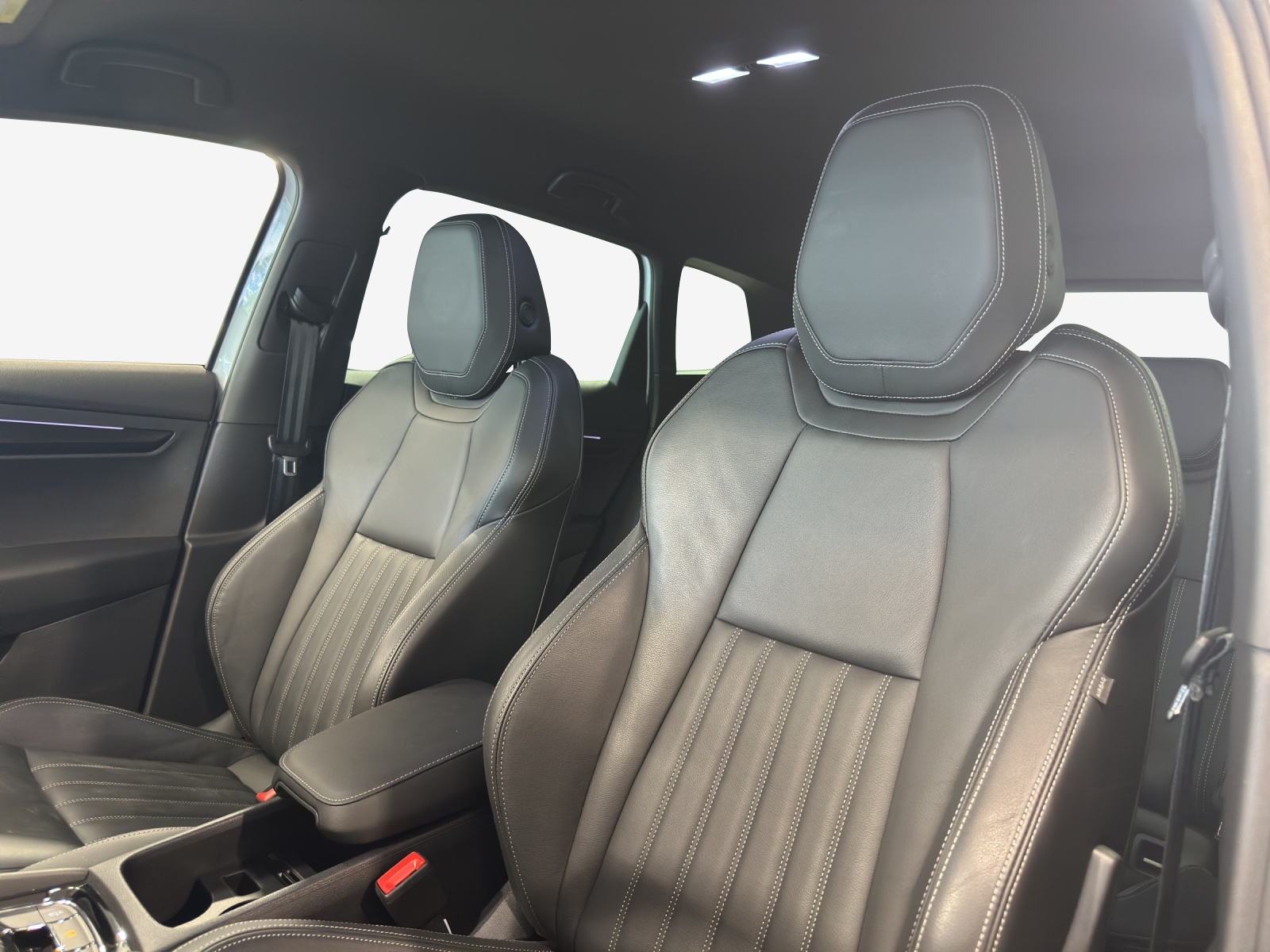 SKODA Karoq 2.0 TSI SportLine 4x4 DSG-image-14