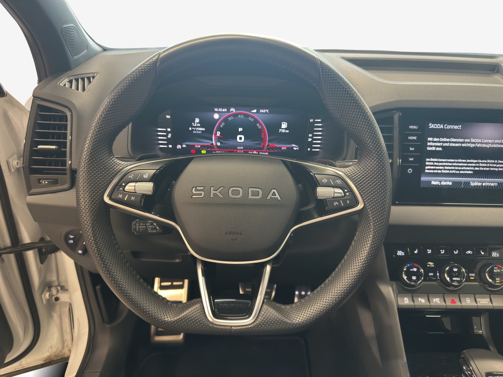 SKODA Karoq 2.0 TSI SportLine 4x4 DSG-image-9