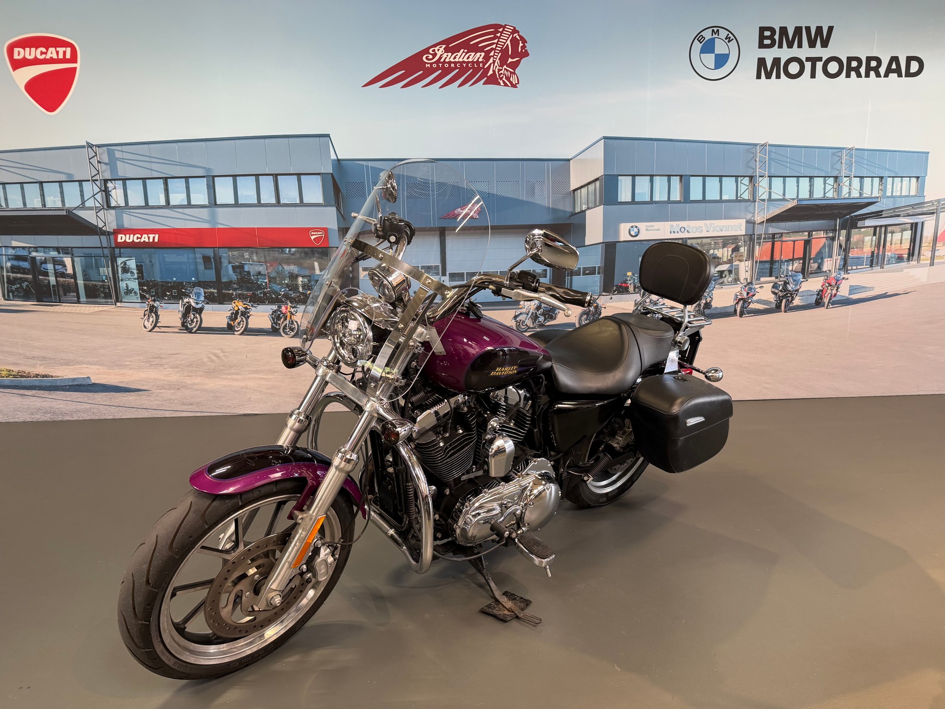 HARLEY-DAVIDSON XL 1200 T Super Low ABS-showroom-element-3