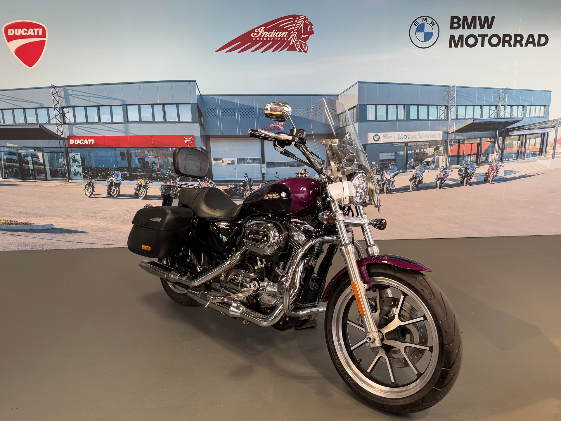 HARLEY-DAVIDSON XL 1200 T Super Low ABS-showroom-element-1