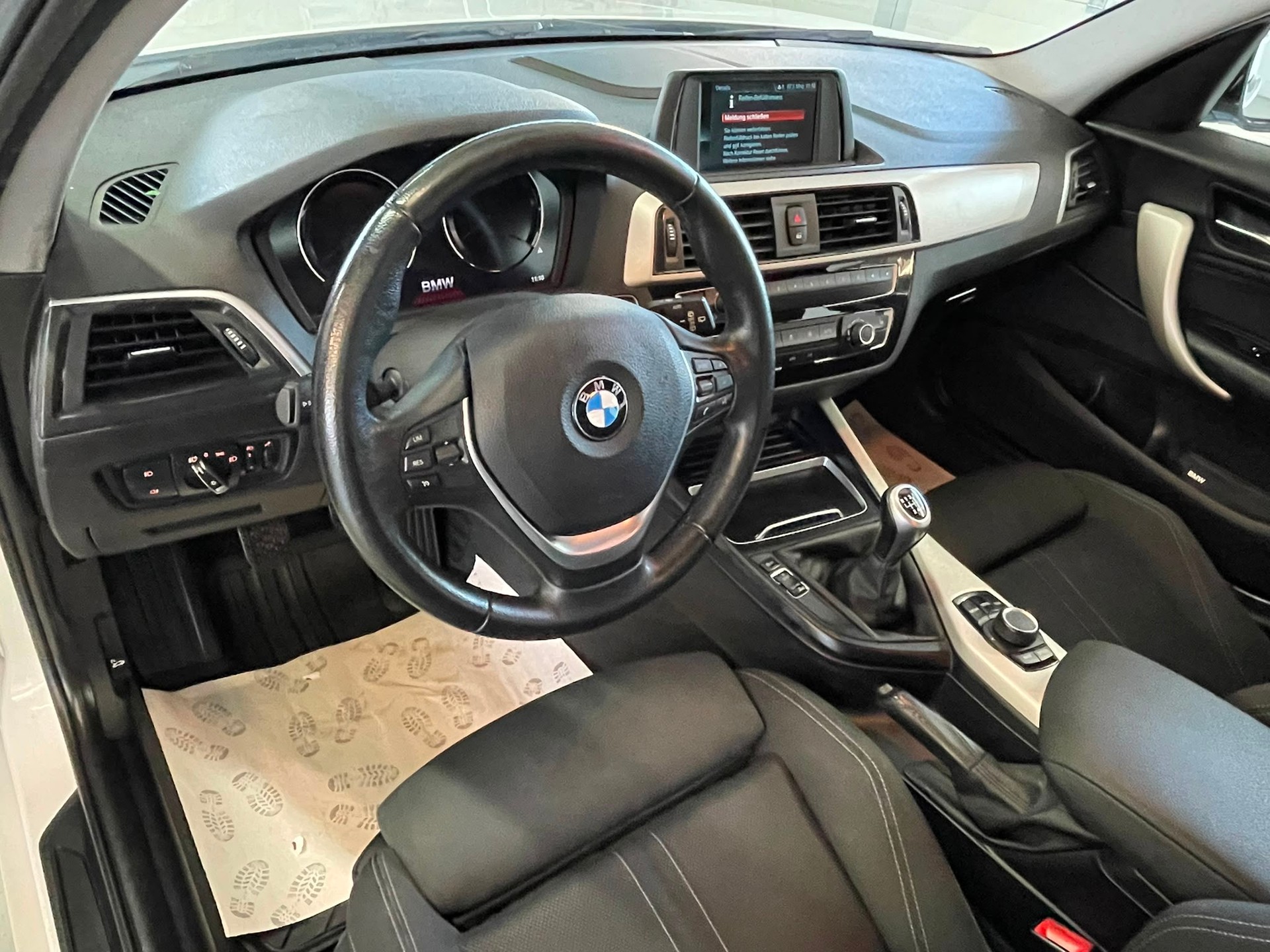 BMW 118d xDrive | CH-Auto | MFK 02.2025 | 6-Gang Getriebe | Ab Service-image-7