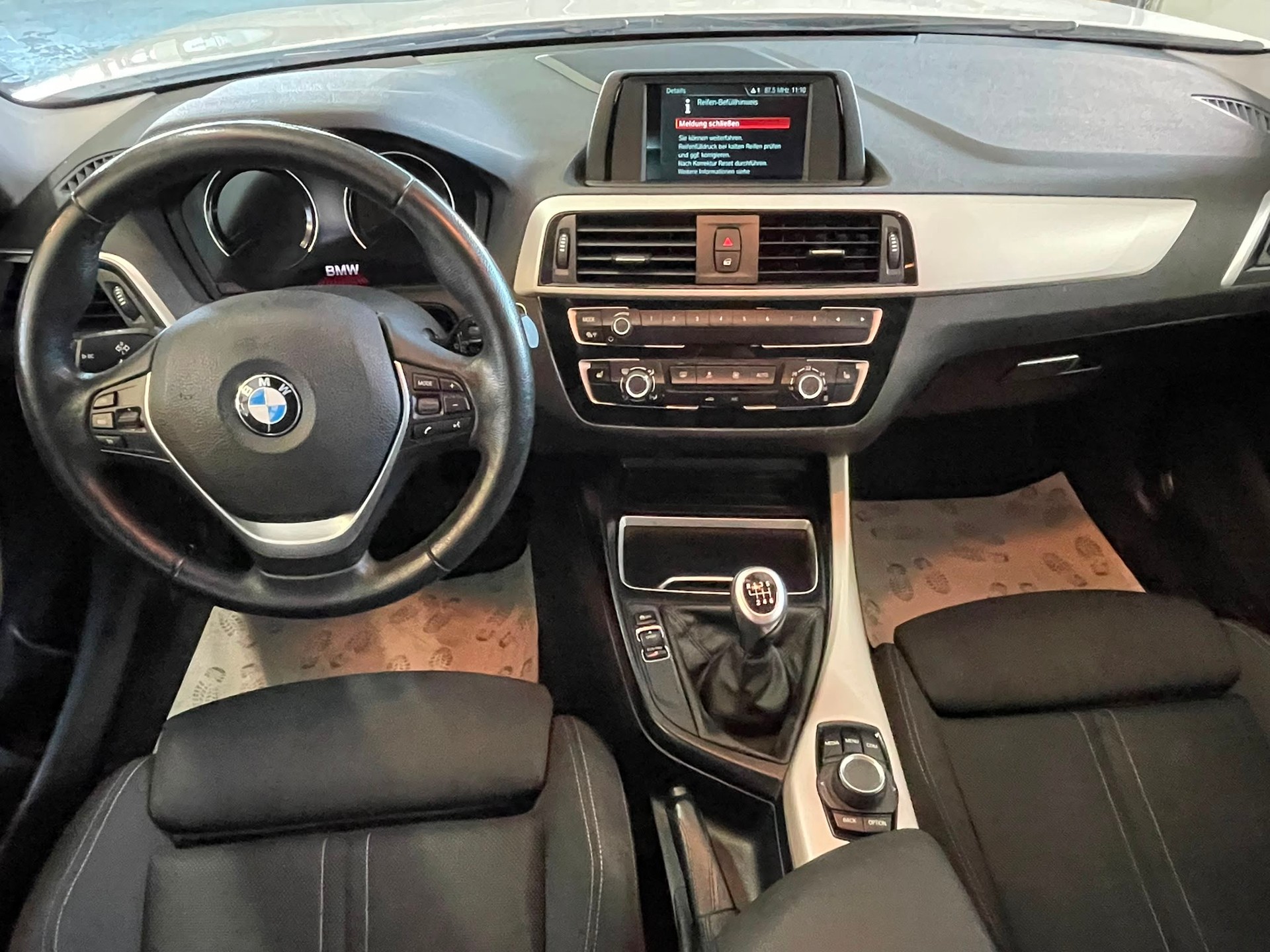 BMW 118d xDrive | CH-Auto | MFK 02.2025 | 6-Gang Getriebe | Ab Service-image-11