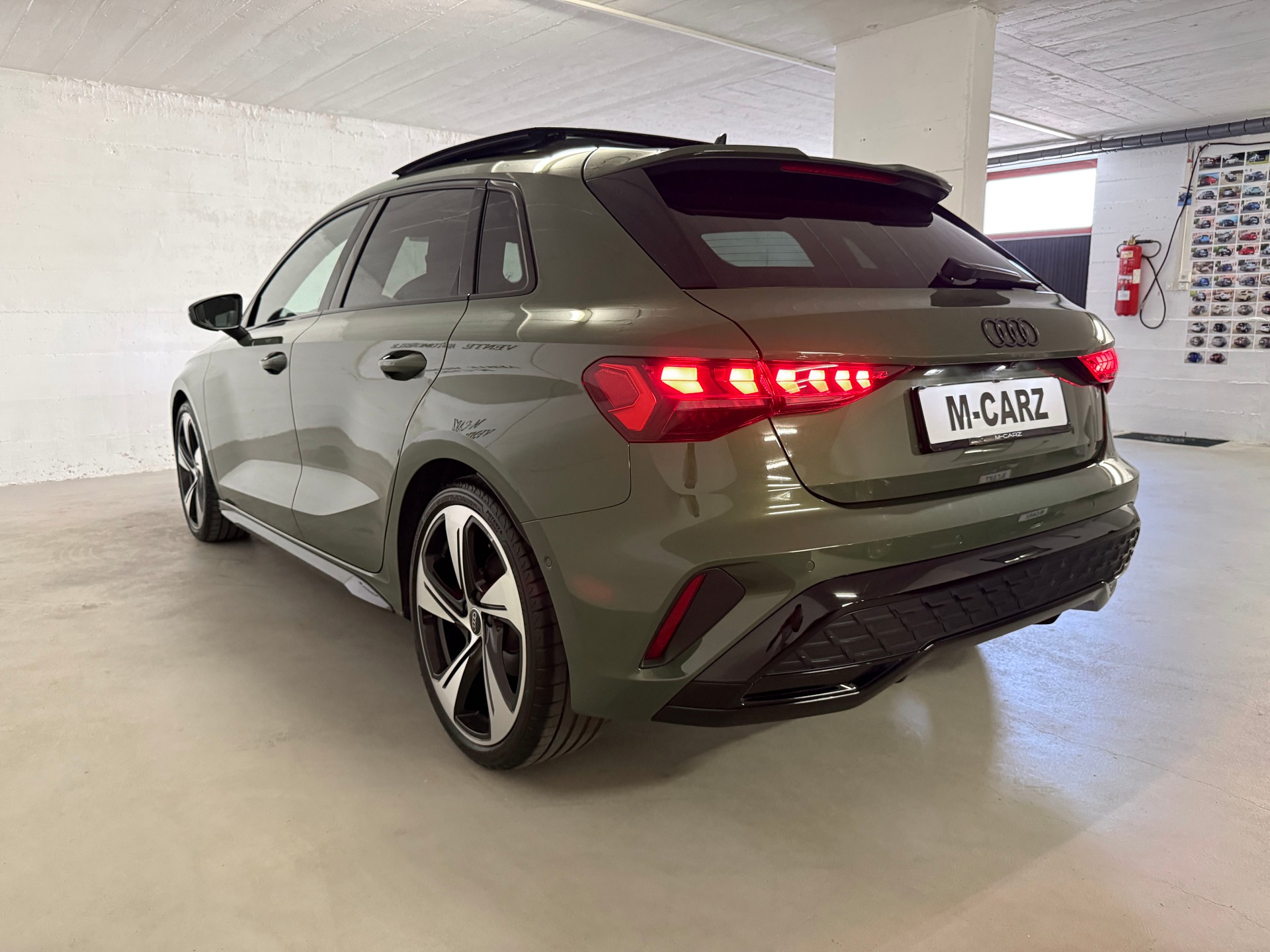 AUDI A3 Sportback 35 TFSI S line S-tronic *Full options* *Garantie Audi 09/2029* *Services gratuits*-image-1