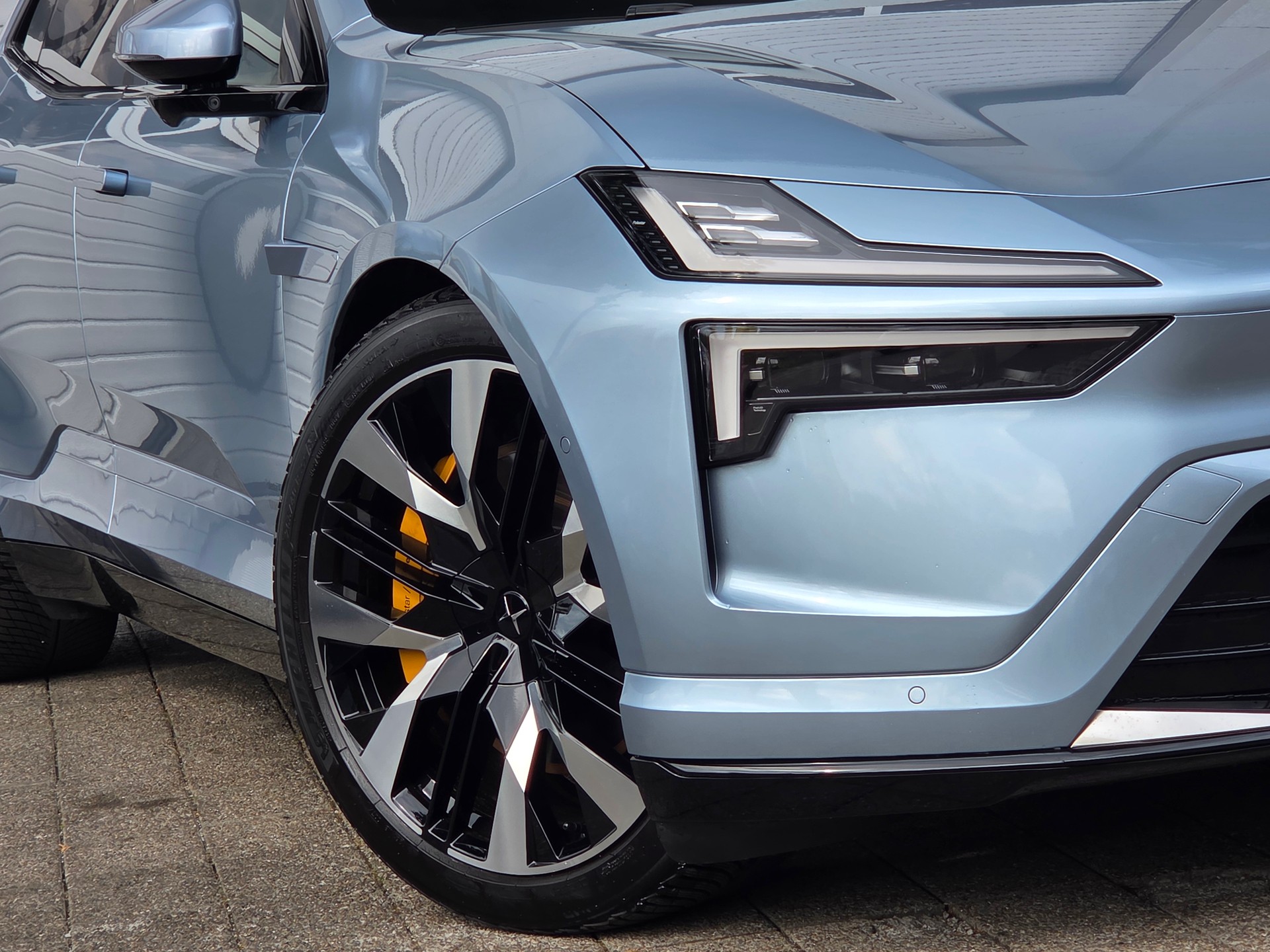 POLESTAR Polestar 4 Long Range Dual 100kWh ** GRATIS SERIVCE 5 JAHRE -PILOT PAKET -PAKET PLUS -PANORMA -GARANTIE BIS 03.2033 **-showroom-element-2