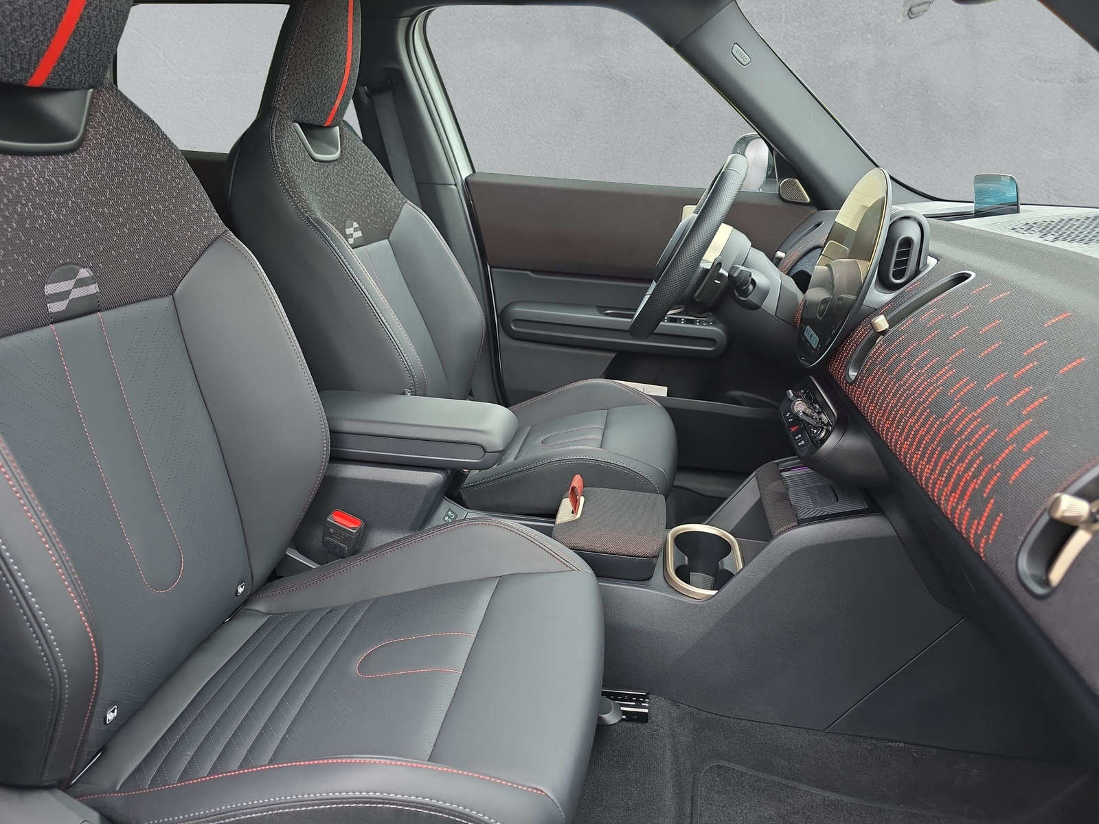 MINI Countryman John Cooper Works ALL4 U25 2.0i (CH)-image-12
