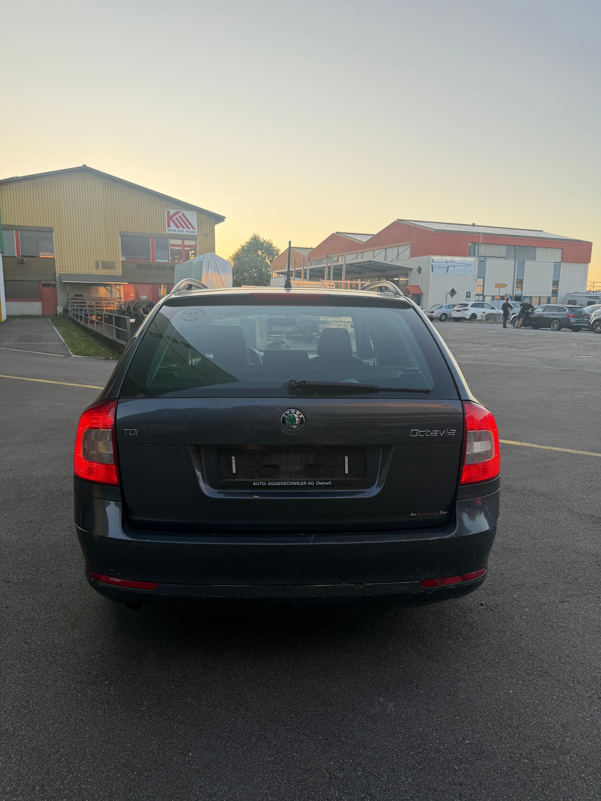SKODA Octavia Combi 2.0 TDI Family-image-5