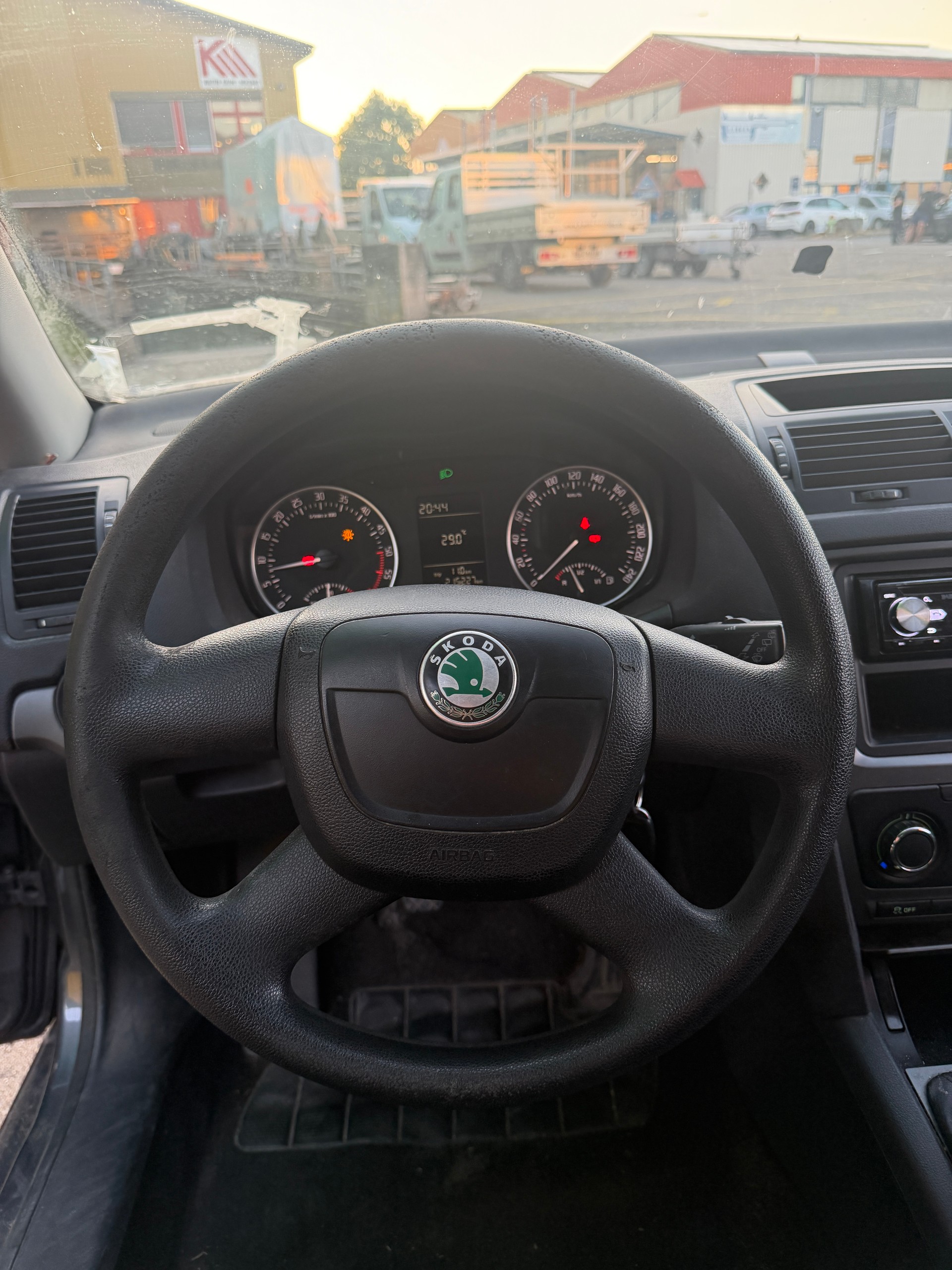 SKODA Octavia Combi 2.0 TDI Family-image-12