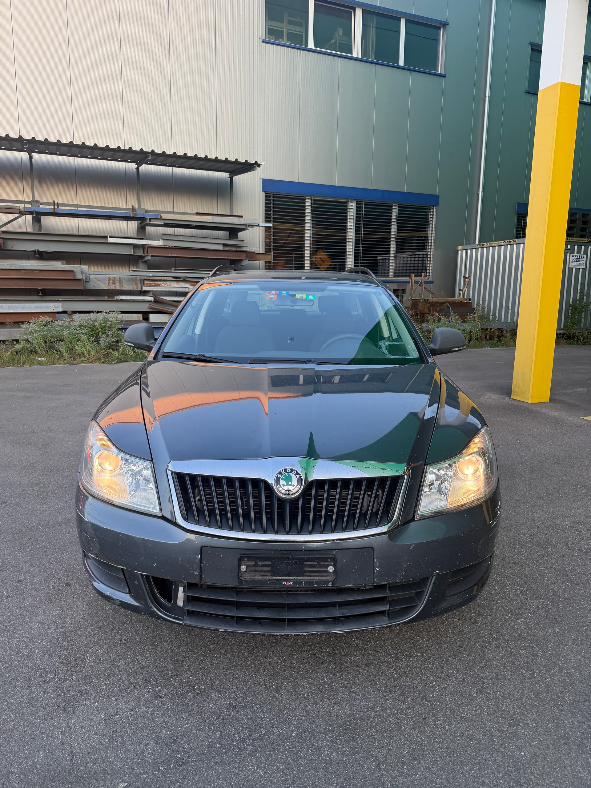 SKODA Octavia Combi 2.0 TDI Family-image-1