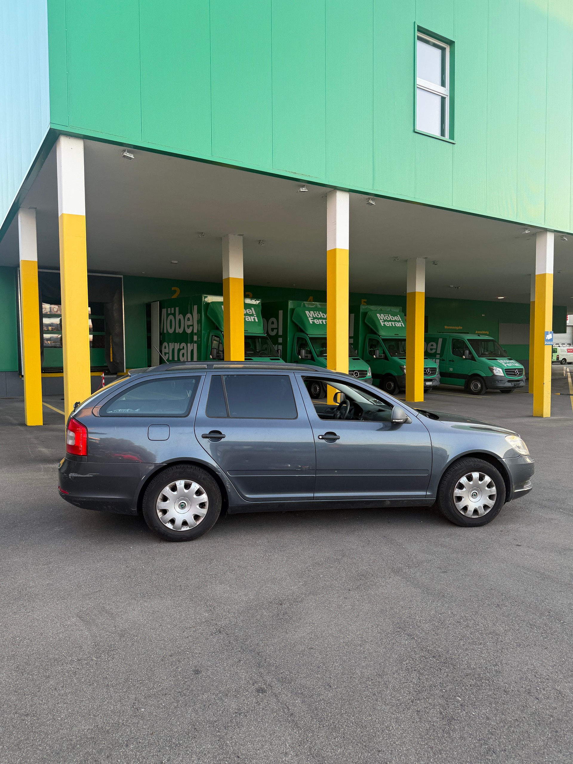 SKODA Octavia Combi 2.0 TDI Family-image-7