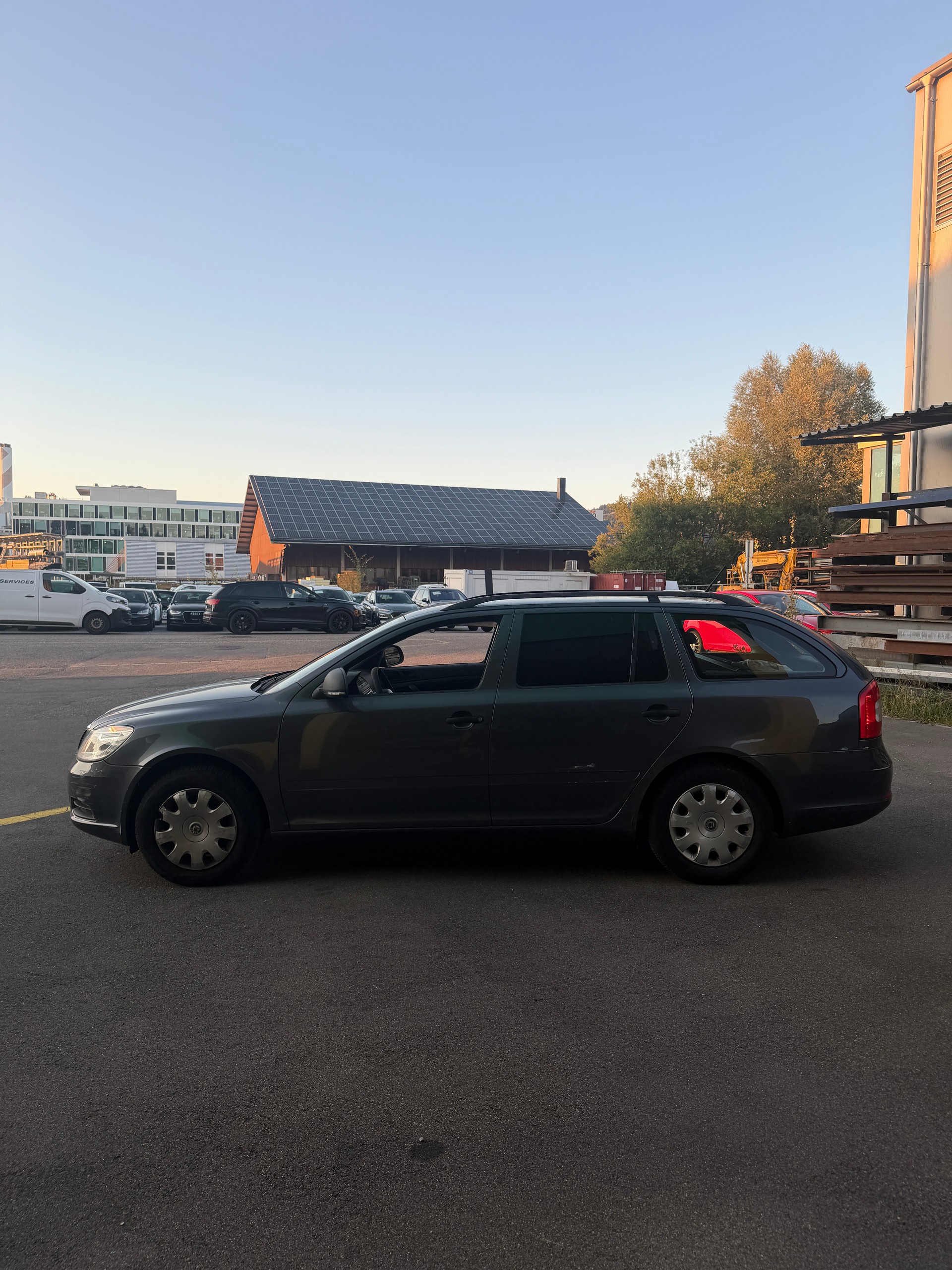 SKODA Octavia Combi 2.0 TDI Family-image-3