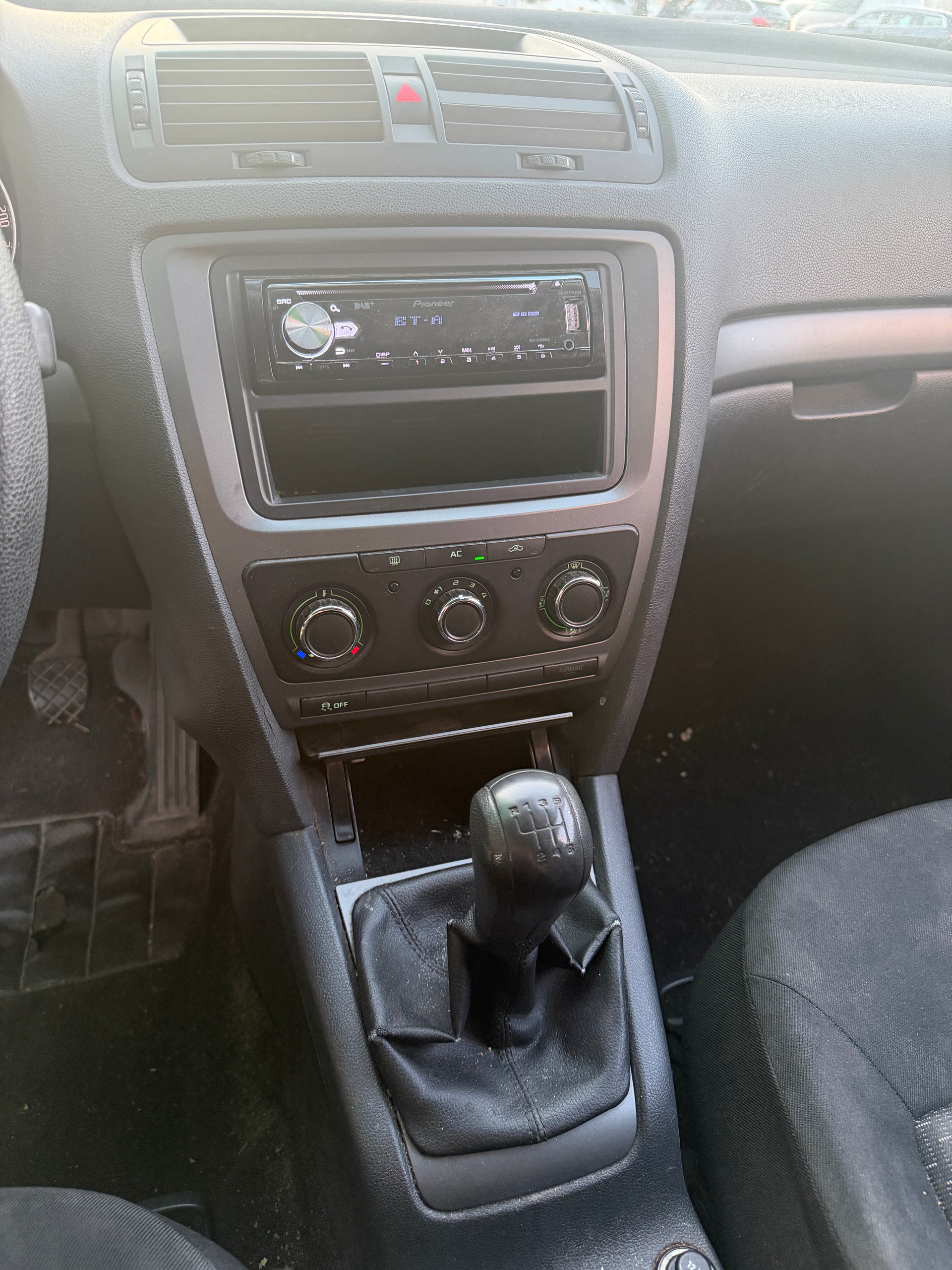 SKODA Octavia Combi 2.0 TDI Family-image-10