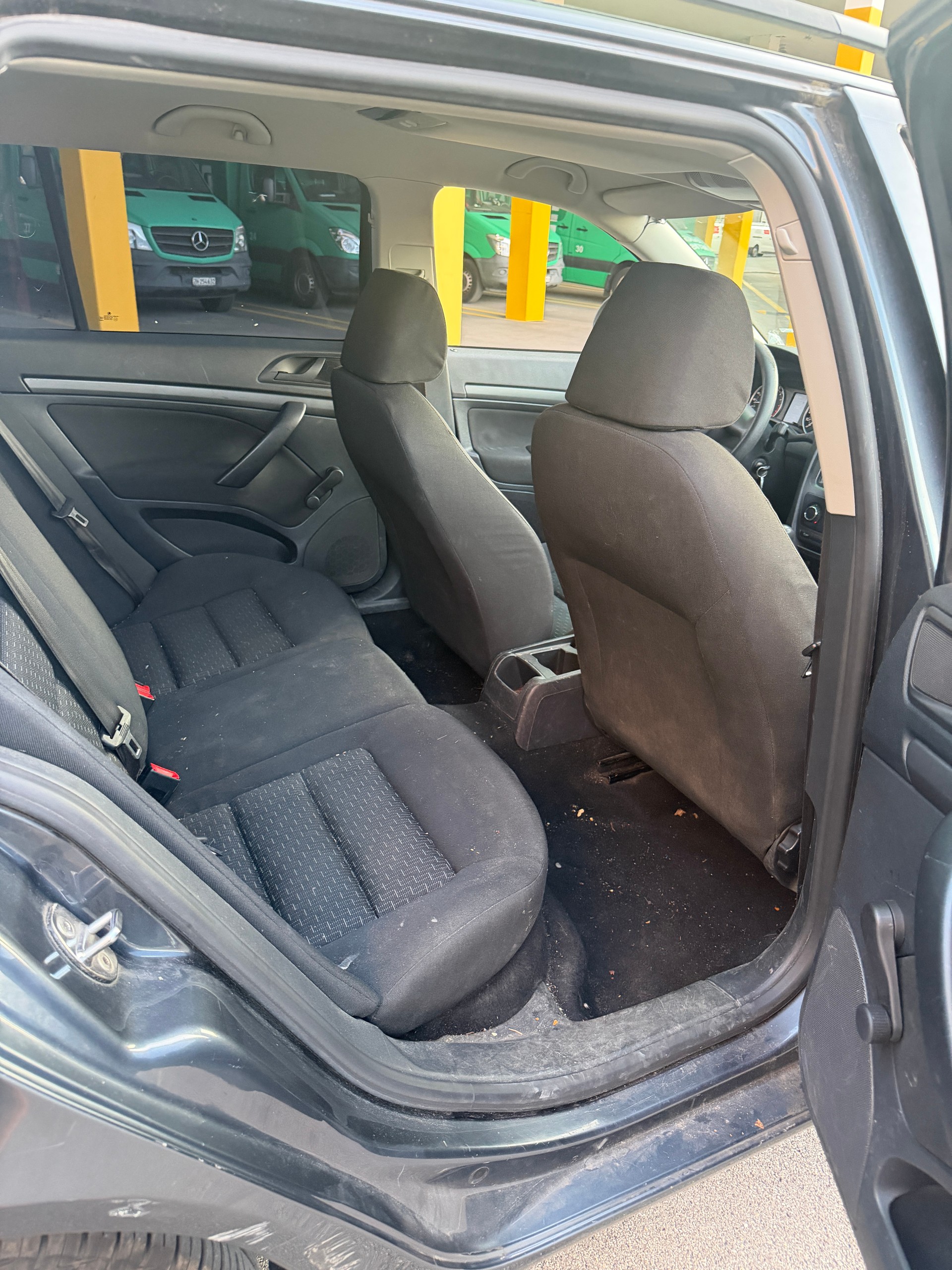 SKODA Octavia Combi 2.0 TDI Family-image-14