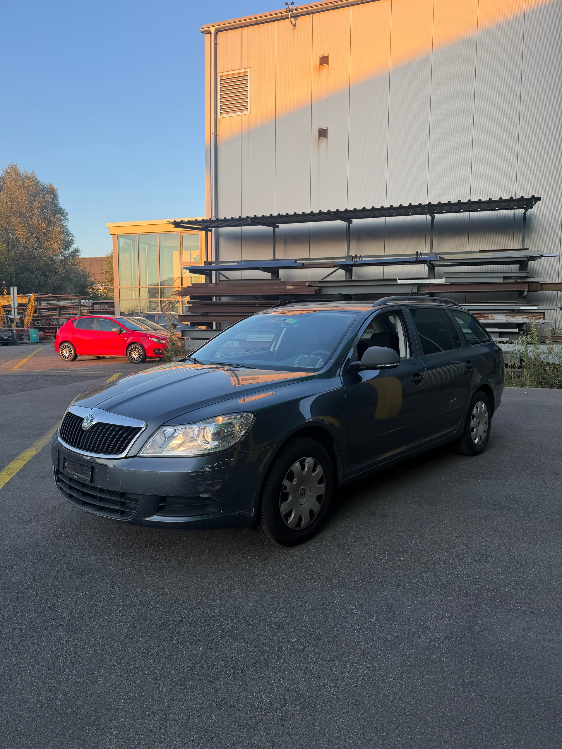 SKODA Octavia Combi 2.0 TDI Family-image-2