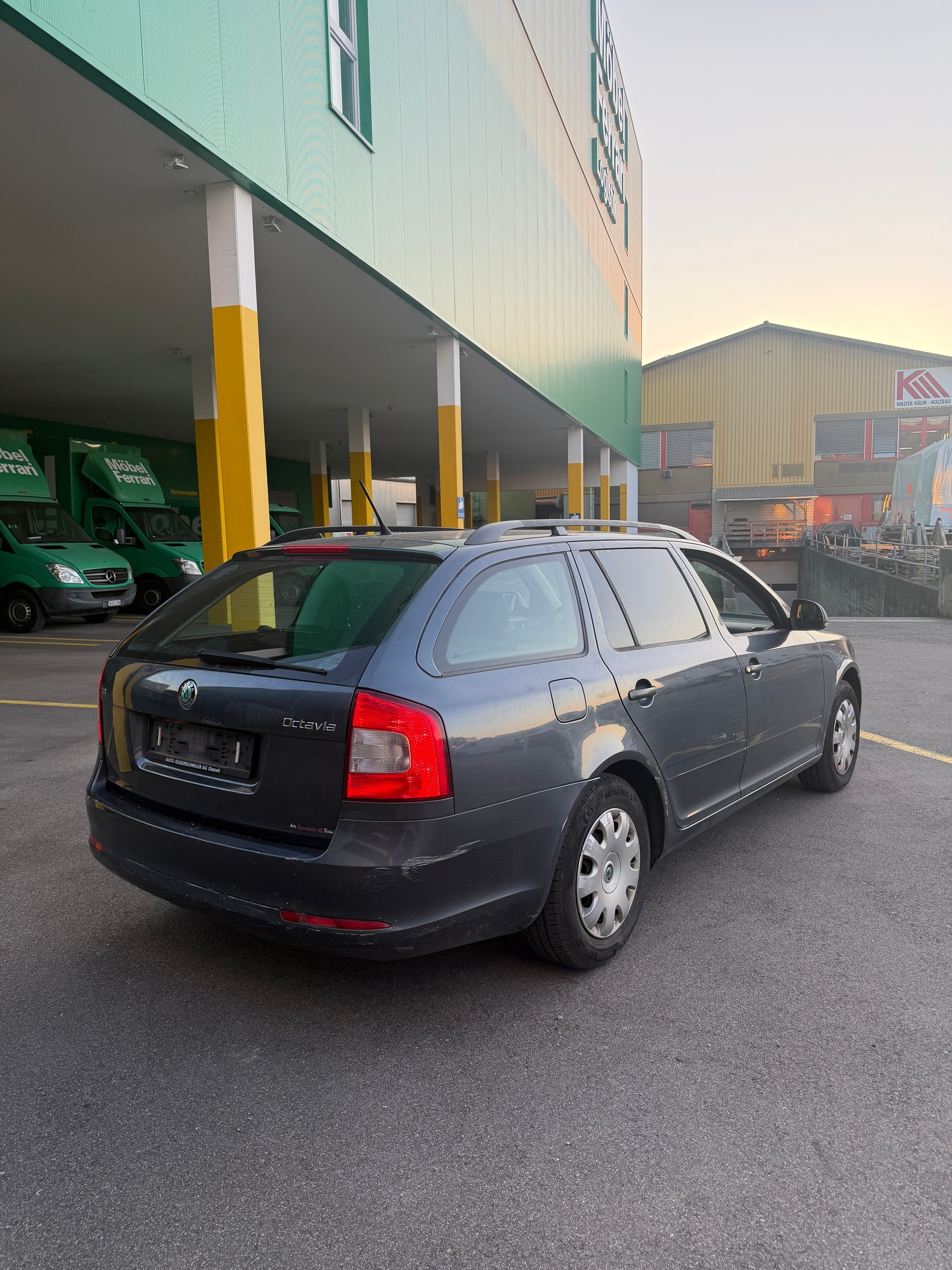 SKODA Octavia Combi 2.0 TDI Family-image-6