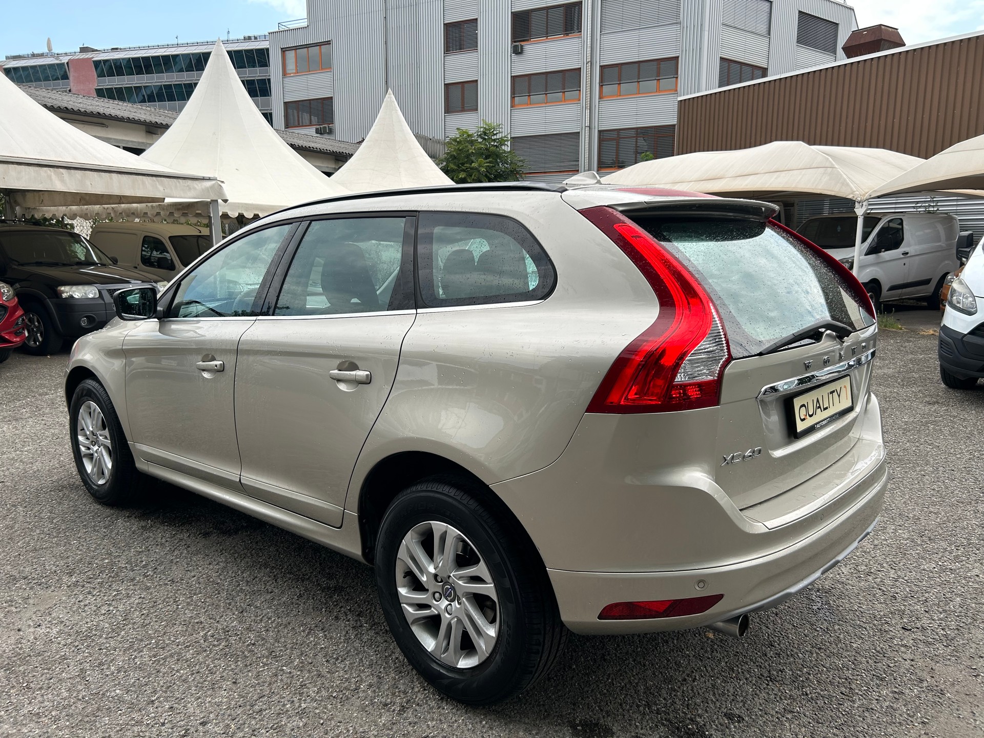 VOLVO XC60 D3 Momentum Geartronic-image-4