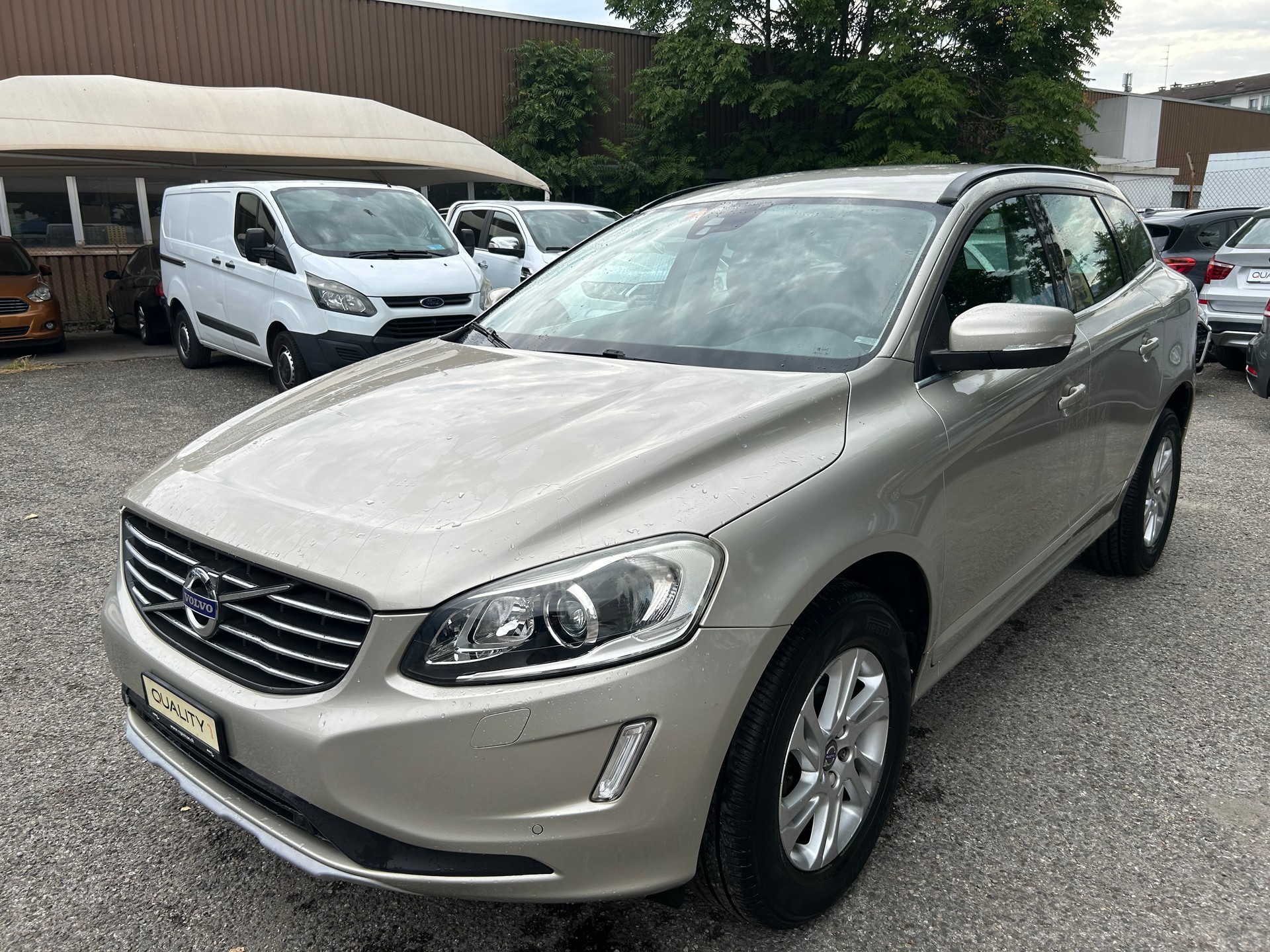 VOLVO XC60 D3 Momentum Geartronic-image-0