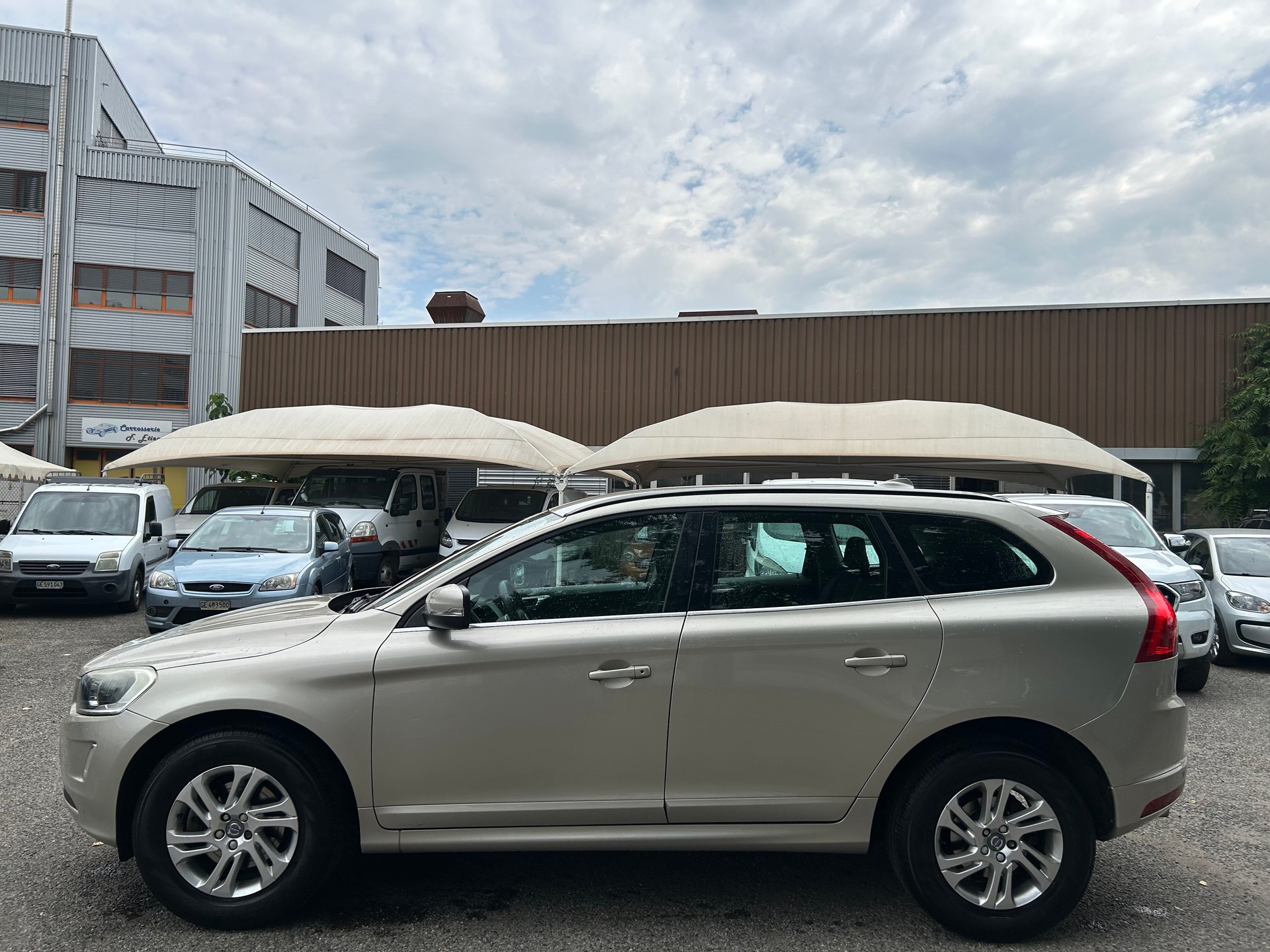 VOLVO XC60 D3 Momentum Geartronic-image-3