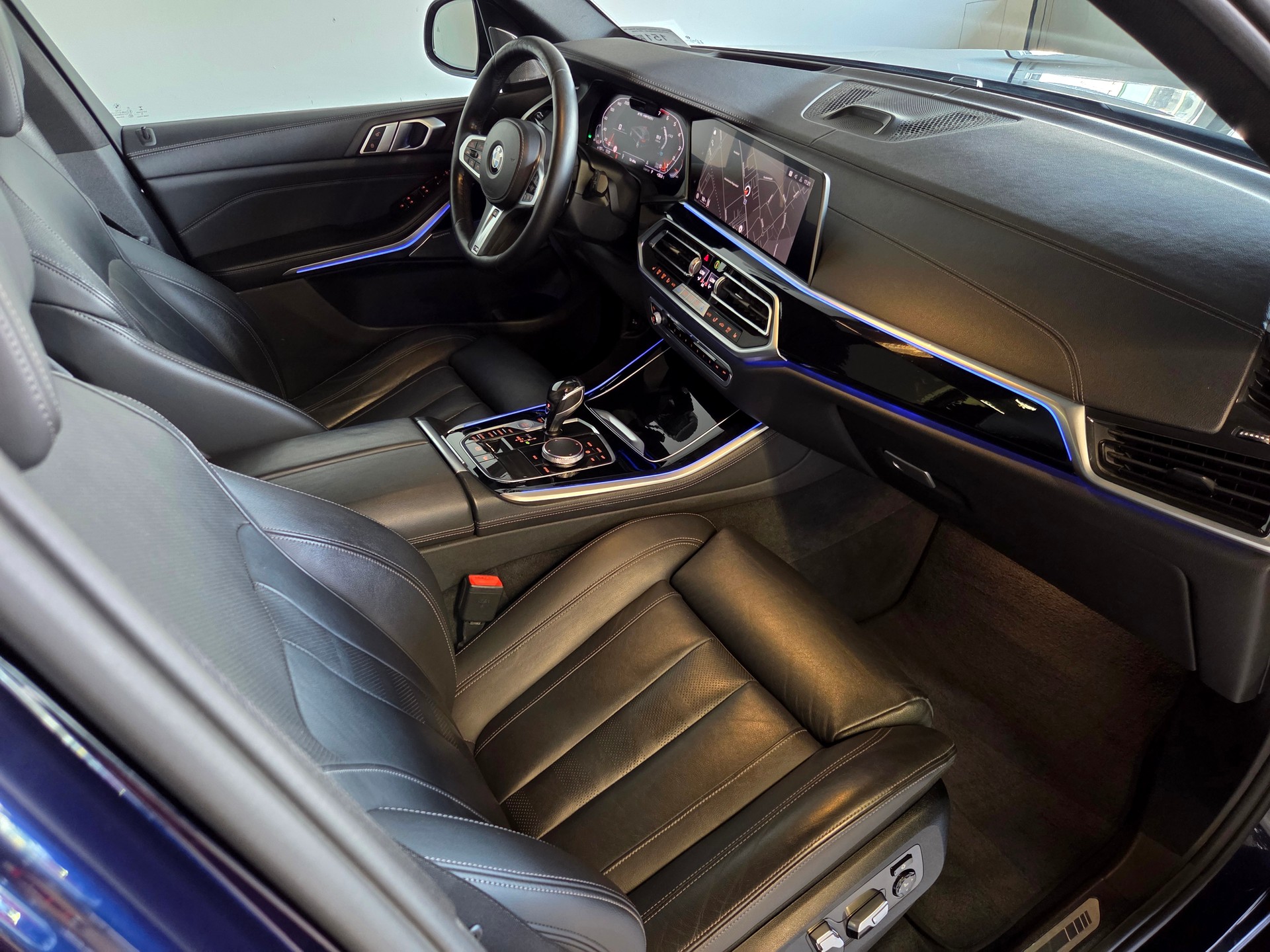 BMW X5 M50i xDrive-image-21