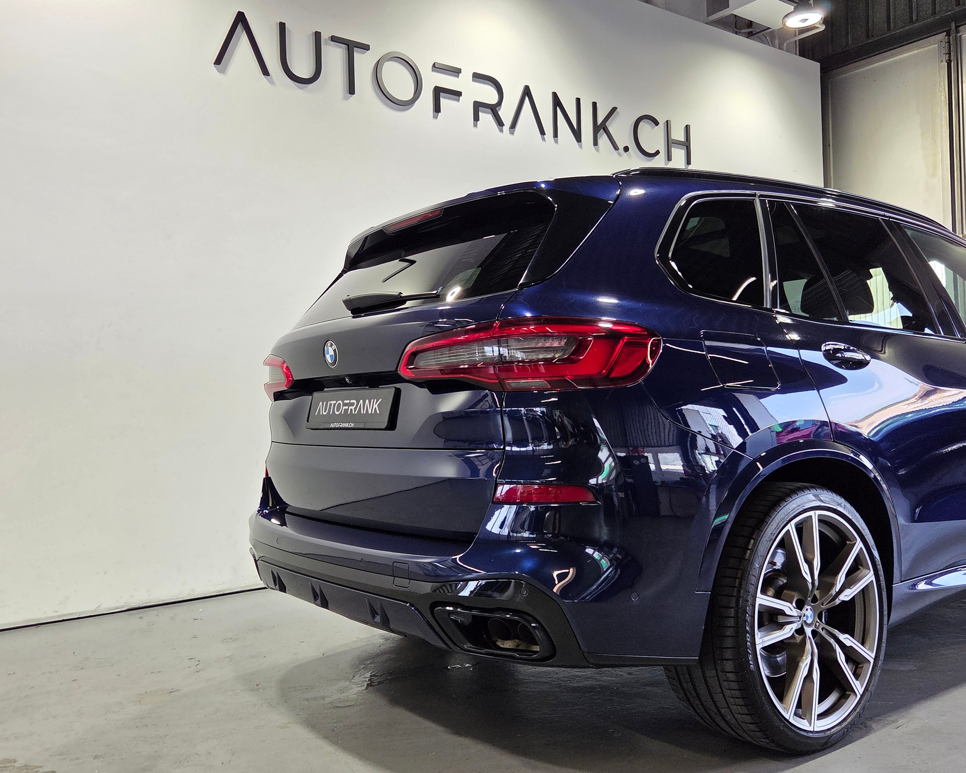 BMW X5 M50i xDrive-image-12