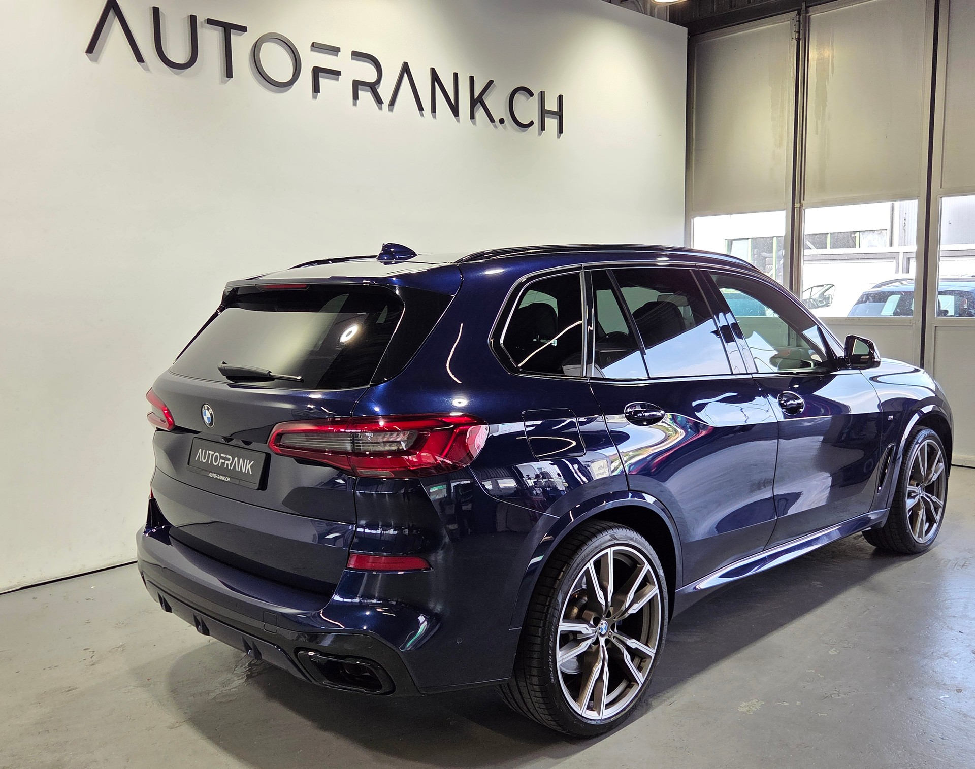 BMW X5 M50i xDrive-image-18