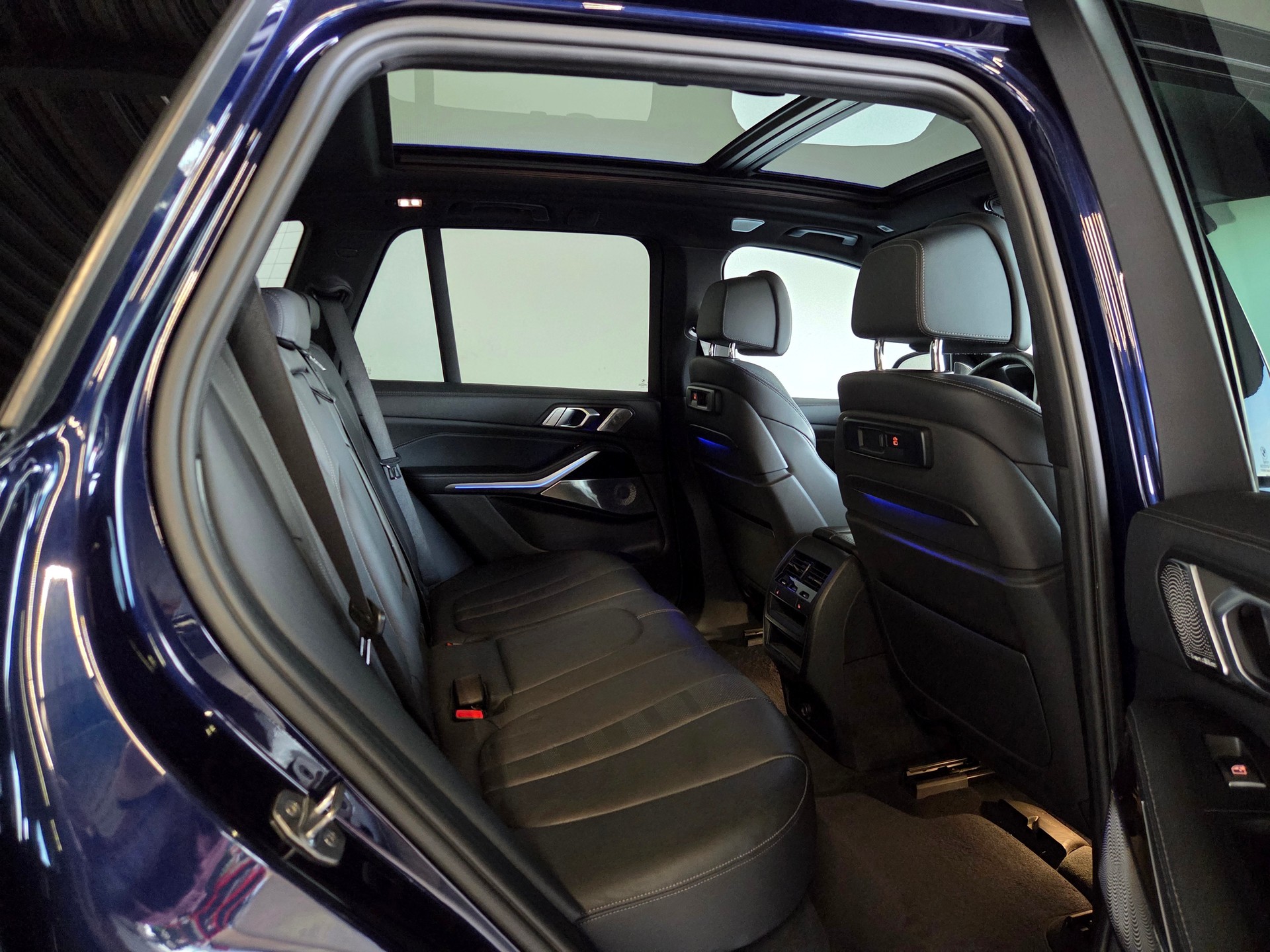 BMW X5 M50i xDrive-image-23