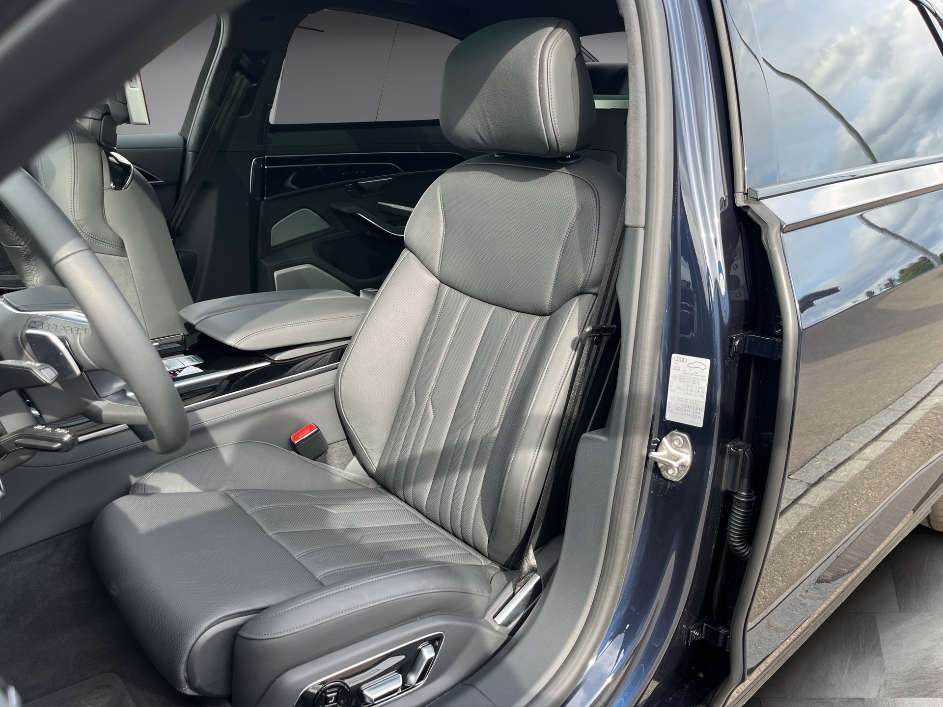 AUDI A8 60 L TFSI e quattro tiptronic*Vollausstattung, B&O Sound, Panodach, 4-Plätzer, (5-Jahre Garantie)-image-9
