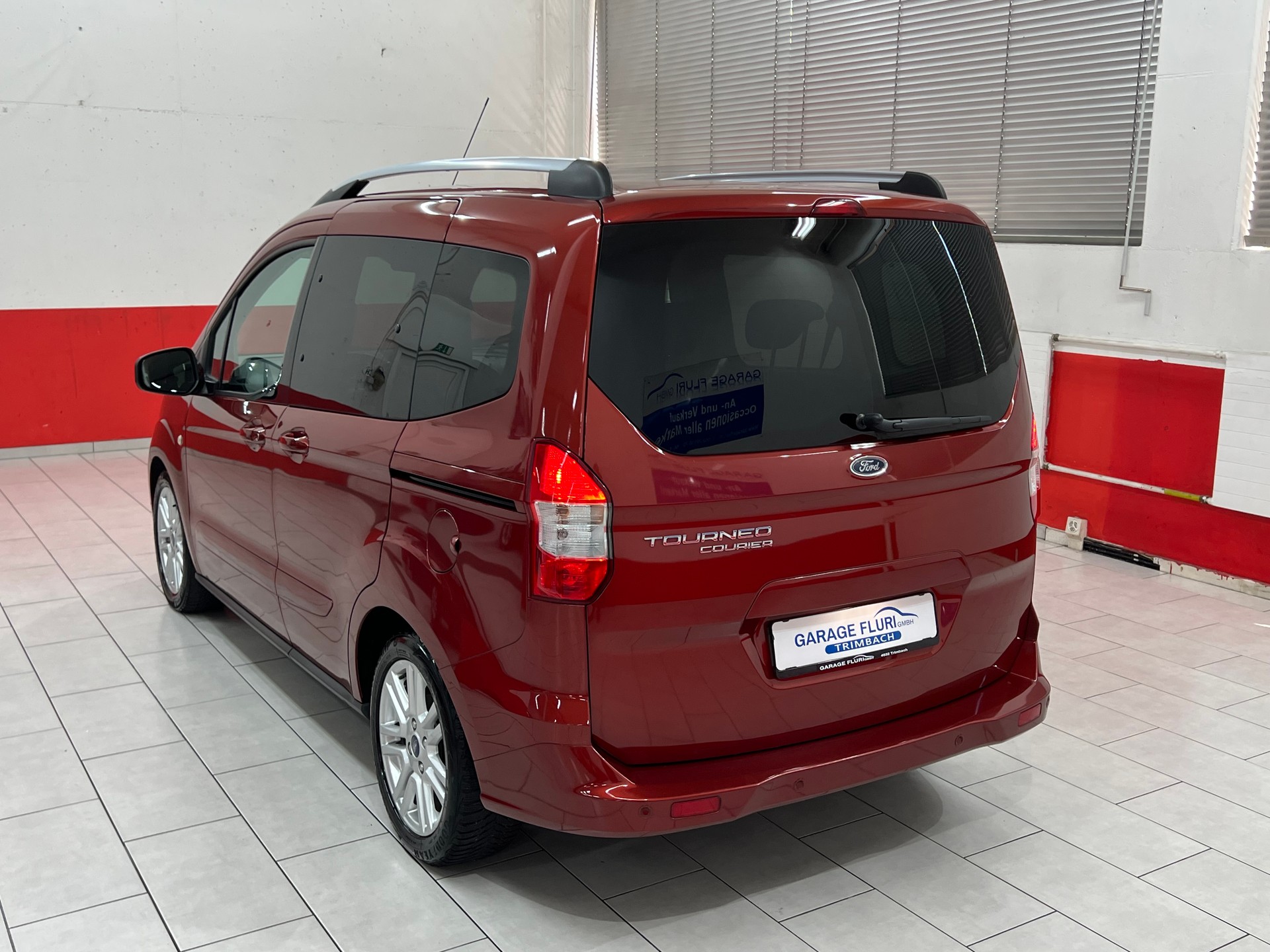 FORD Tourneo Courier 1.0 SCTi Titanium-image-7
