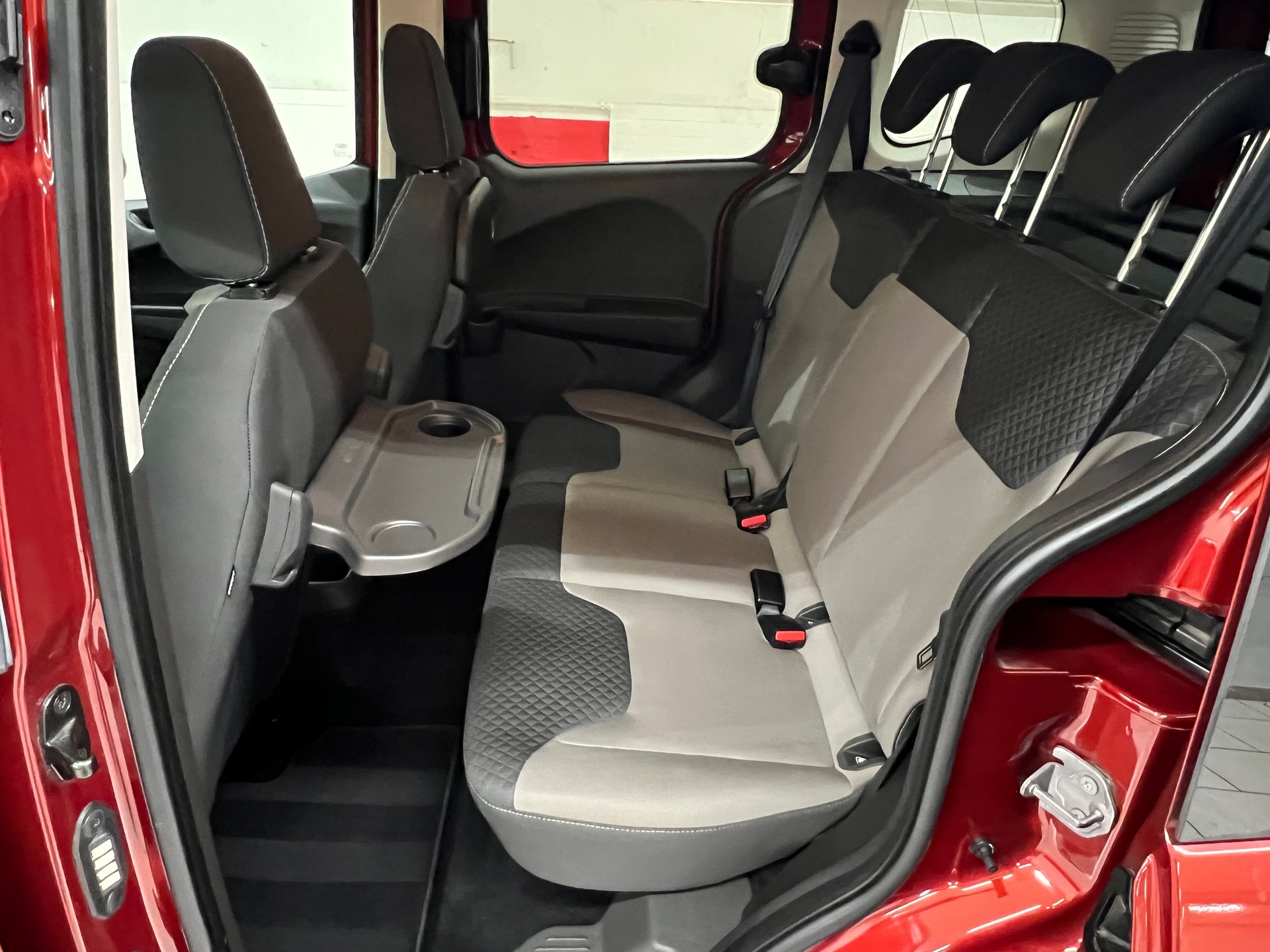 FORD Tourneo Courier 1.0 SCTi Titanium-image-15