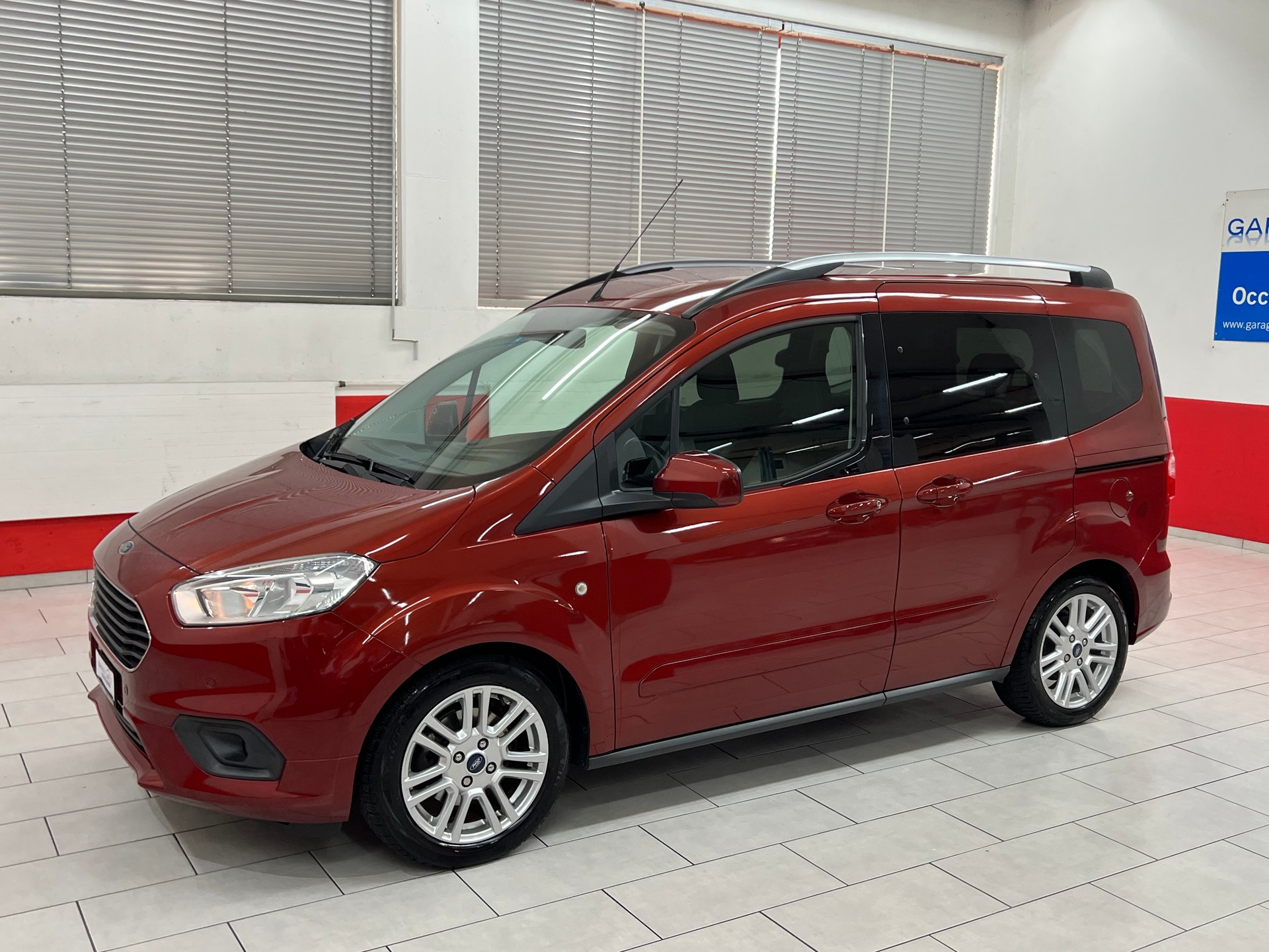 FORD Tourneo Courier 1.0 SCTi Titanium-image-0