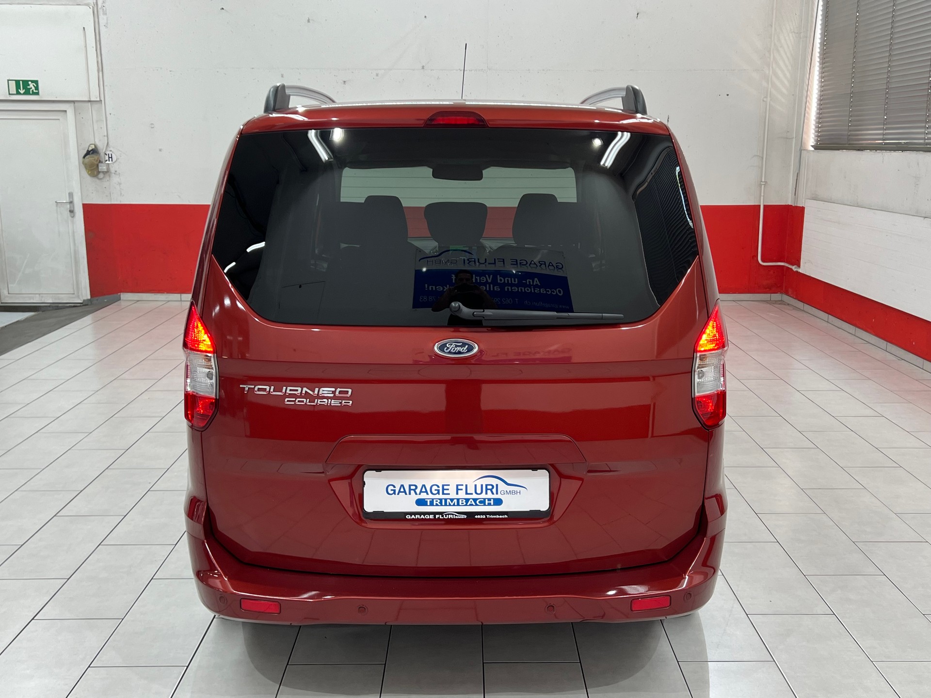 FORD Tourneo Courier 1.0 SCTi Titanium-image-6