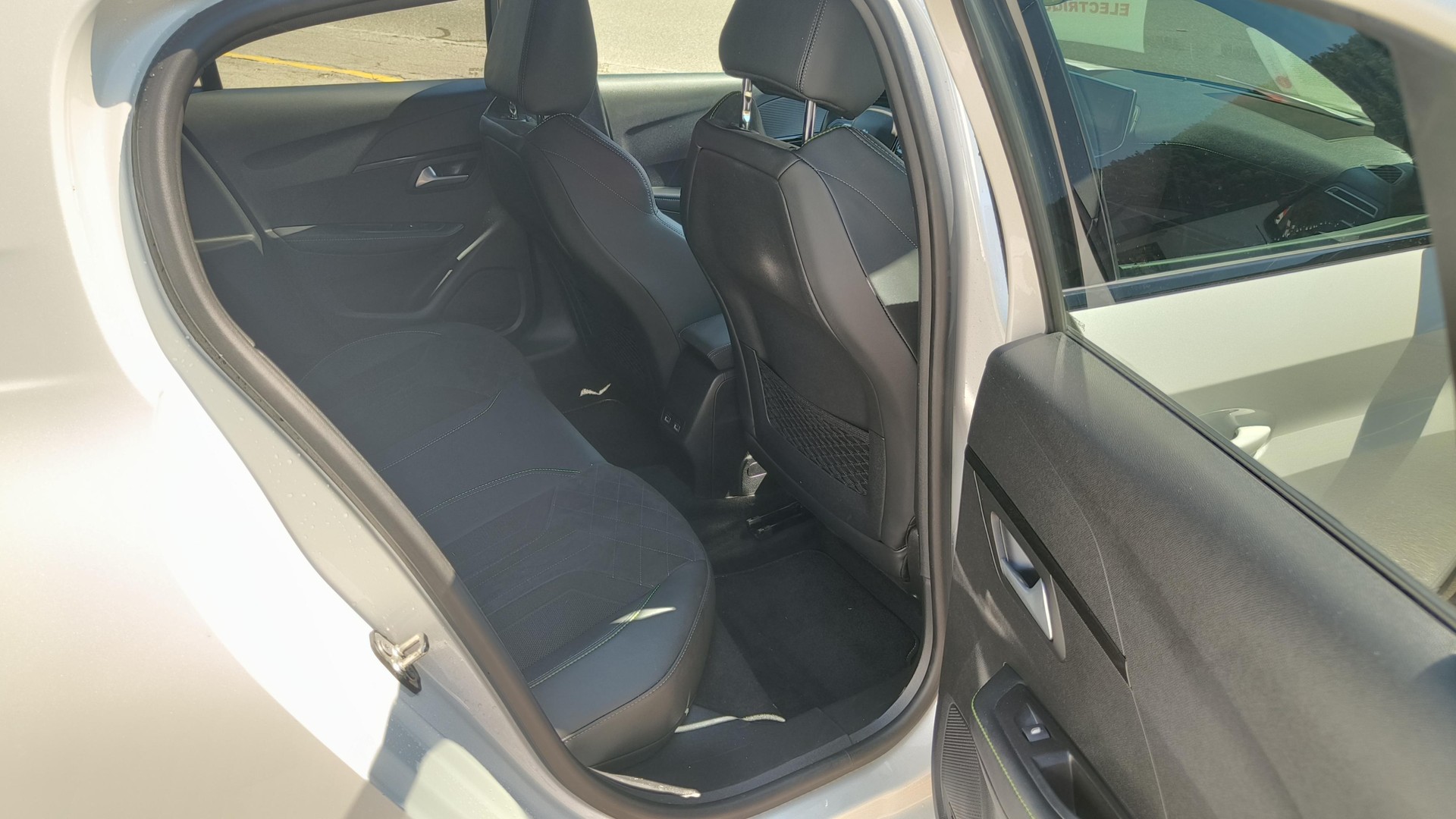 PEUGEOT 208 Elektrik GT Pack-image-8