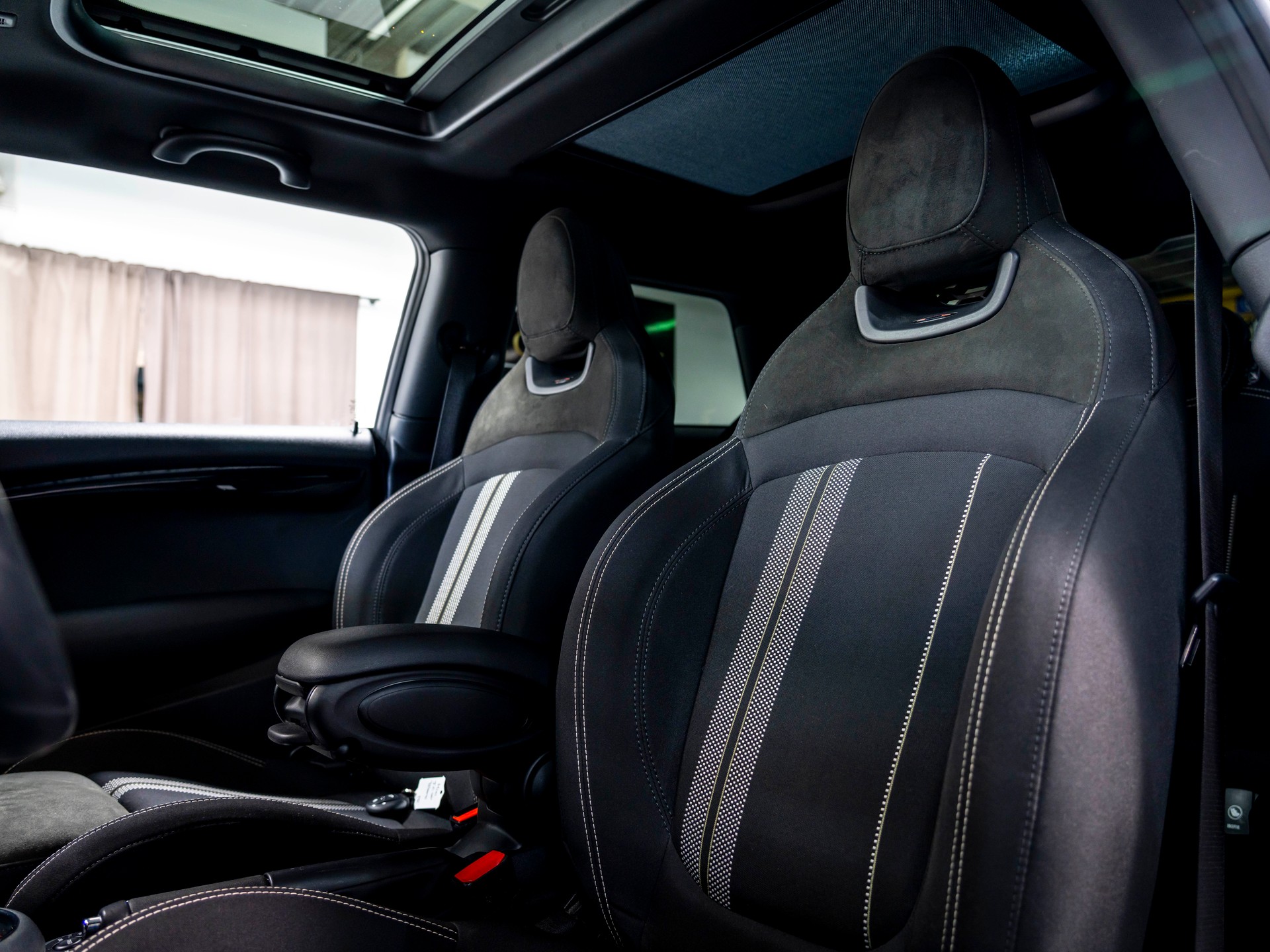 MINI Cooper John Cooper Works Steptronic-image-15