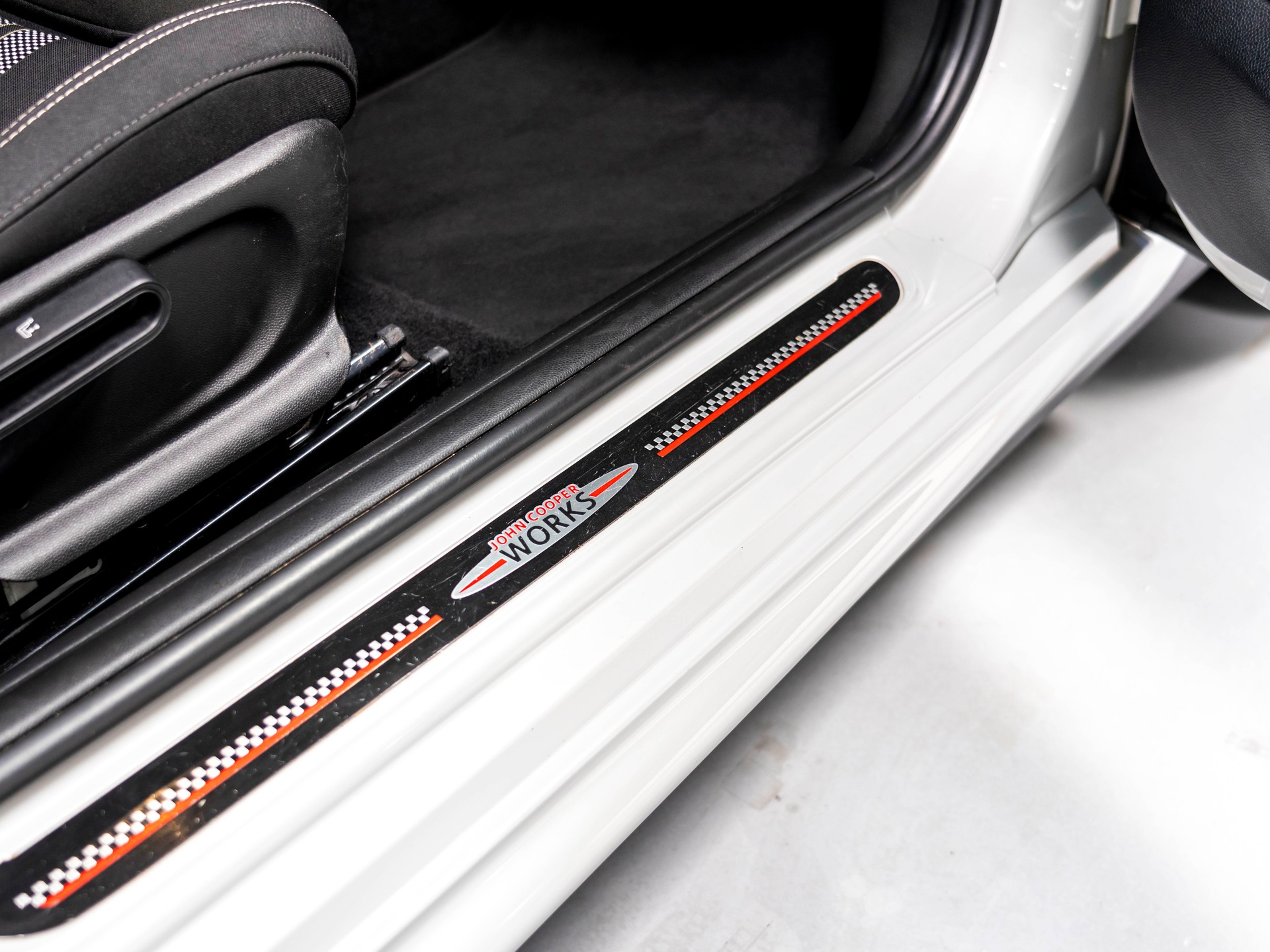 MINI Cooper John Cooper Works Steptronic-image-27