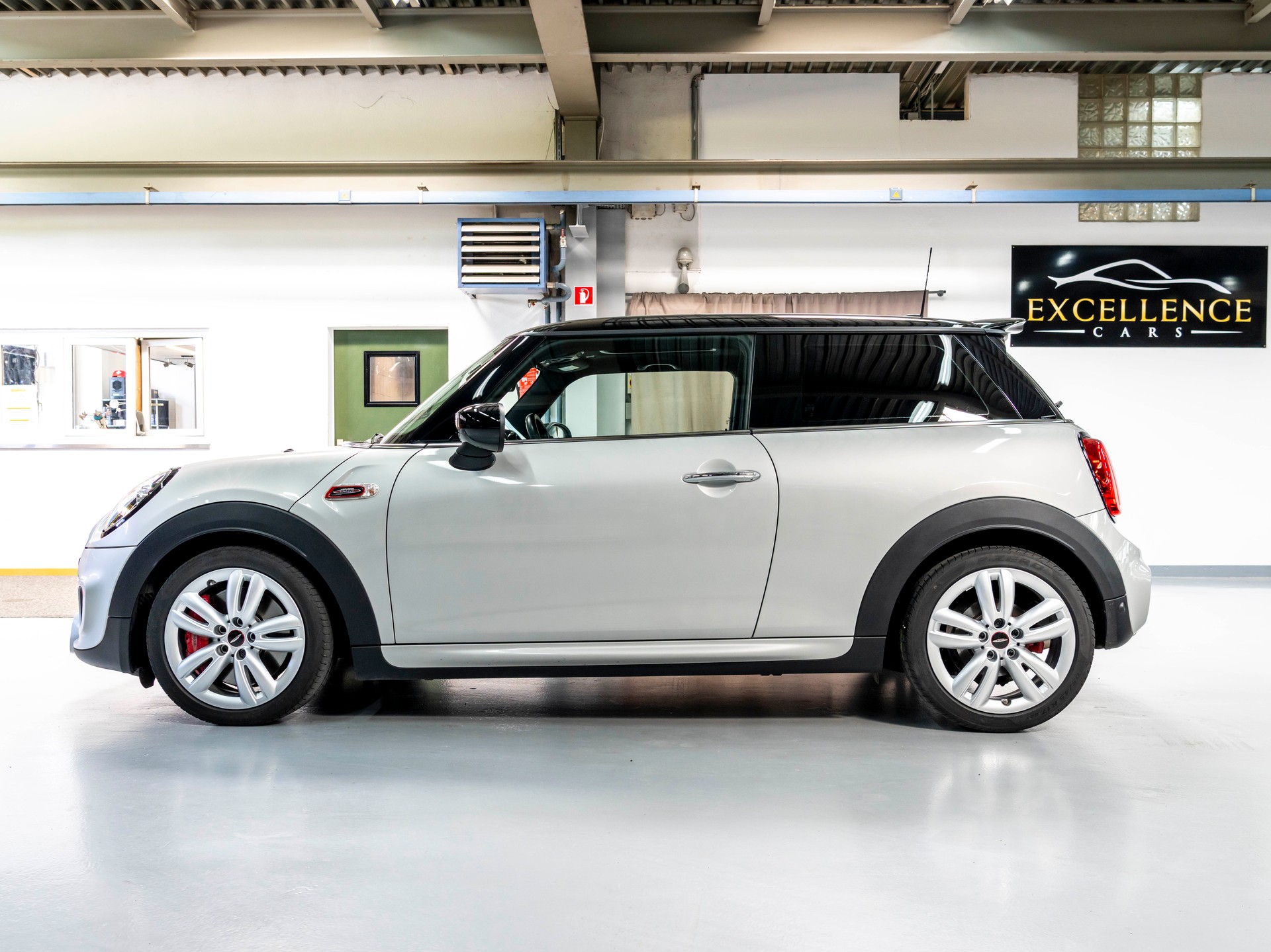 MINI Cooper John Cooper Works Steptronic-image-3
