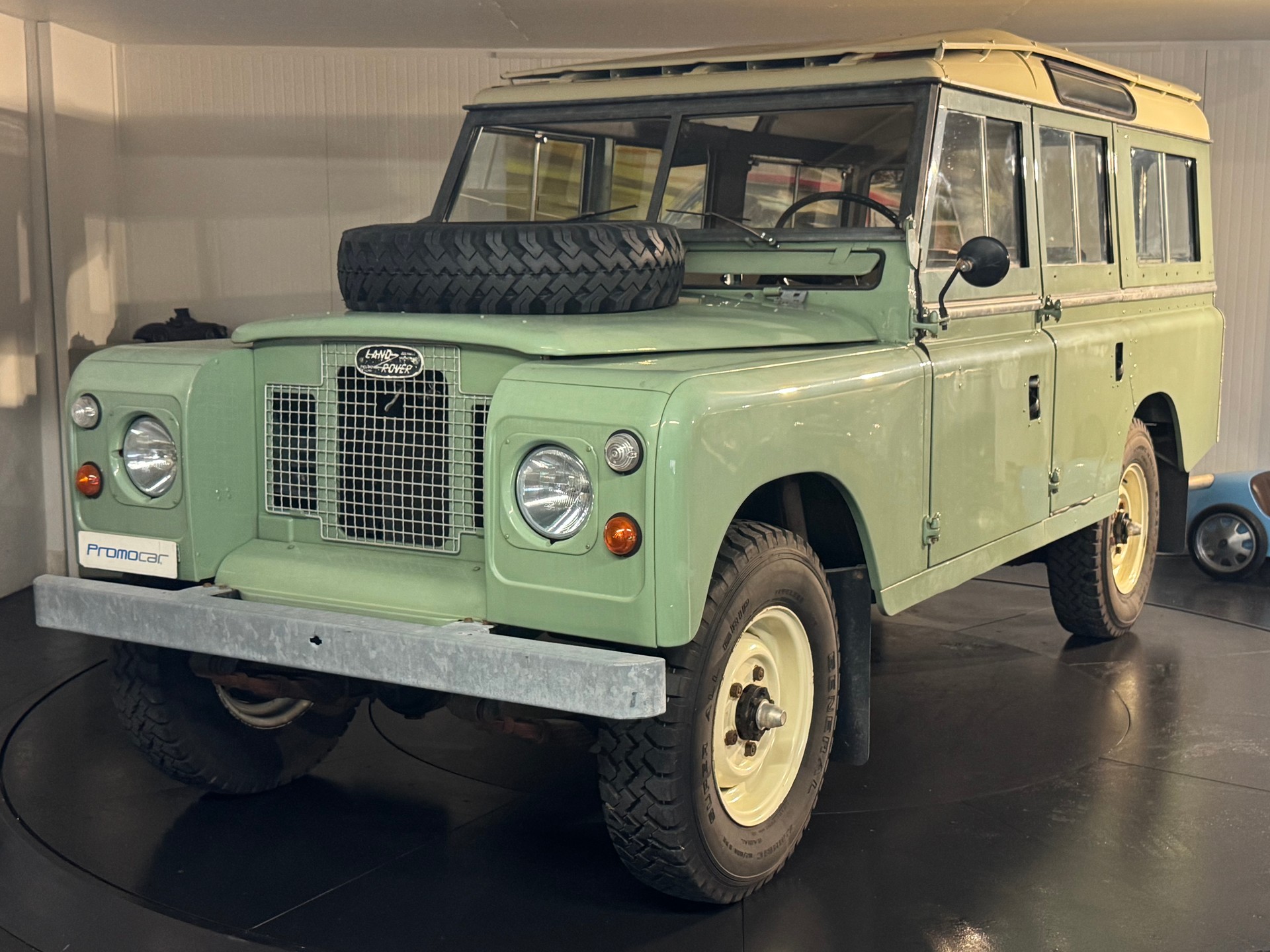 LAND ROVER 109 Serie IIA 2.6-image-0