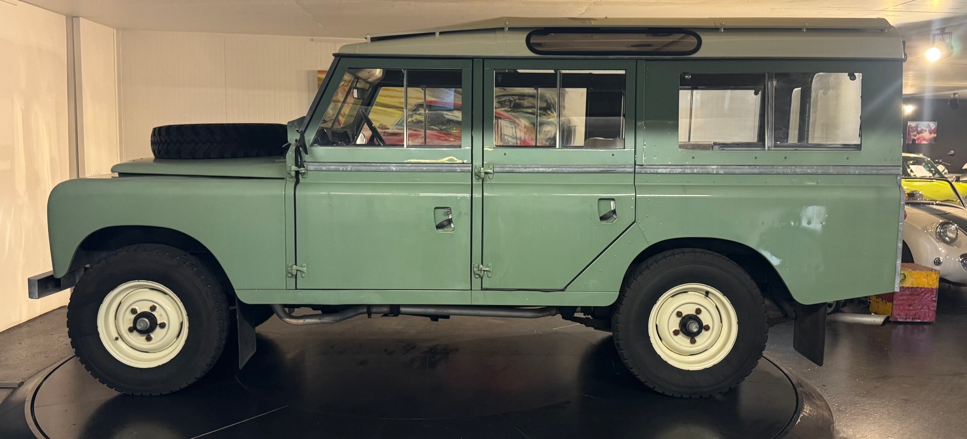 LAND ROVER 109 Serie IIA 2.6-image-1