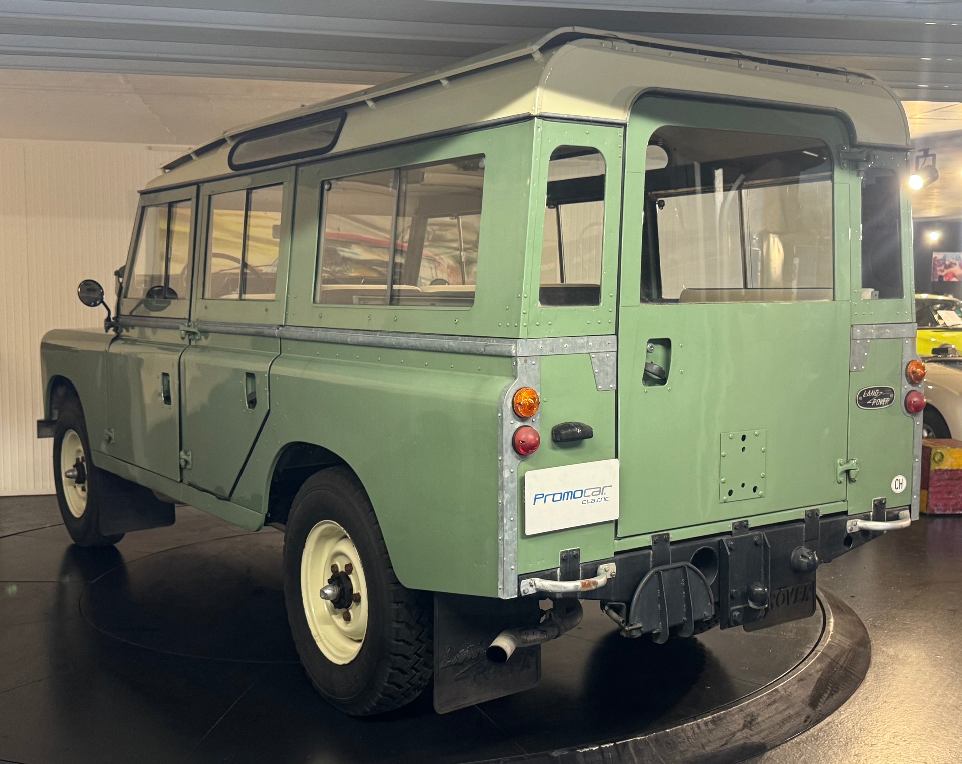LAND ROVER 109 Serie IIA 2.6-image-2