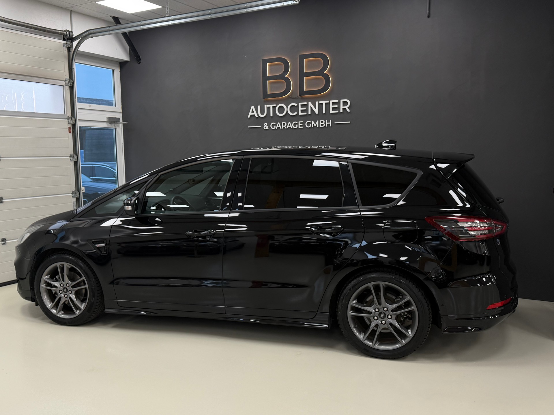 FORD S-Max 2.5 FHEV ST-Line 7-Plätzer-image-3