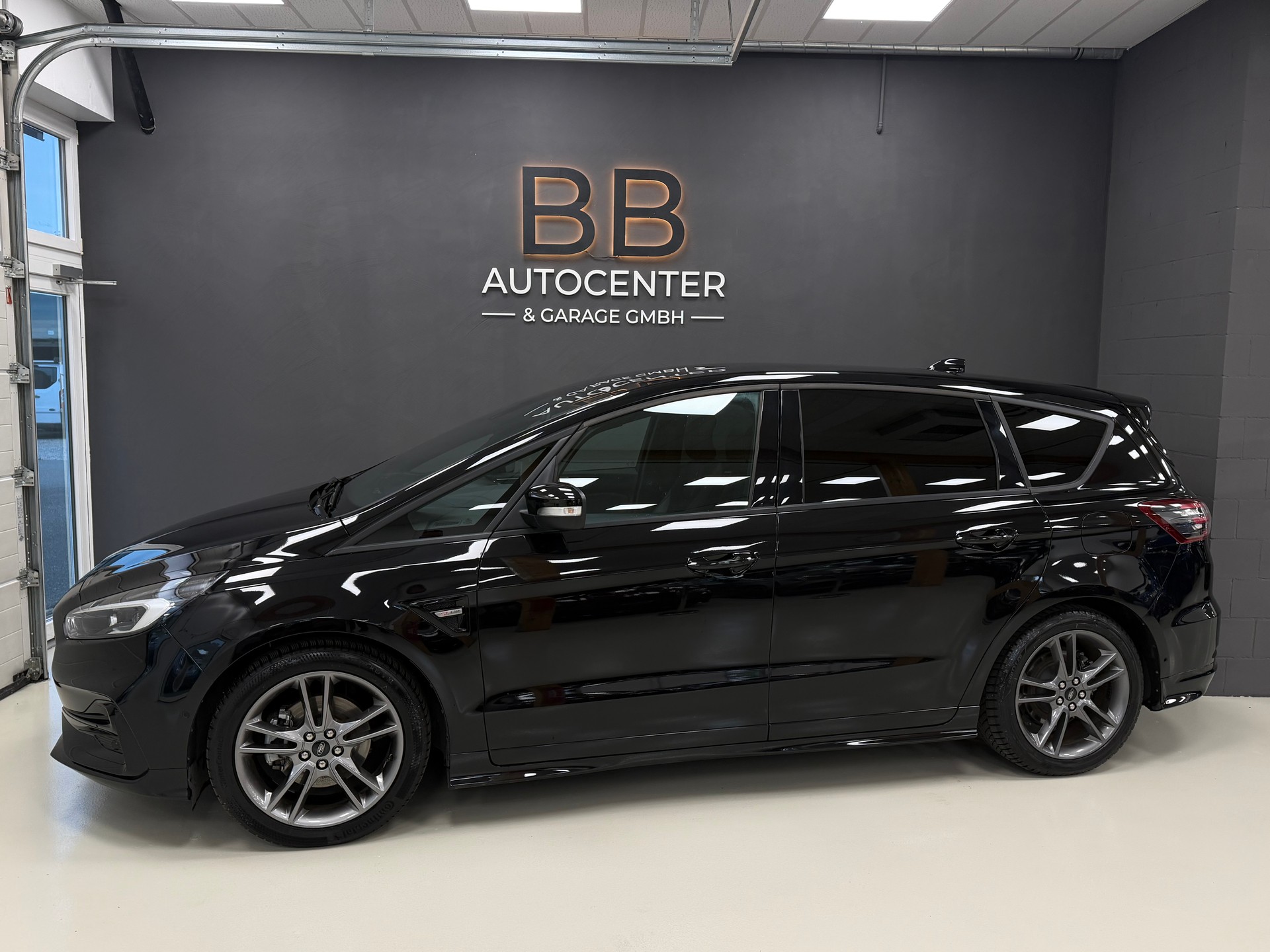 FORD S-Max 2.5 FHEV ST-Line 7-Plätzer-image-2